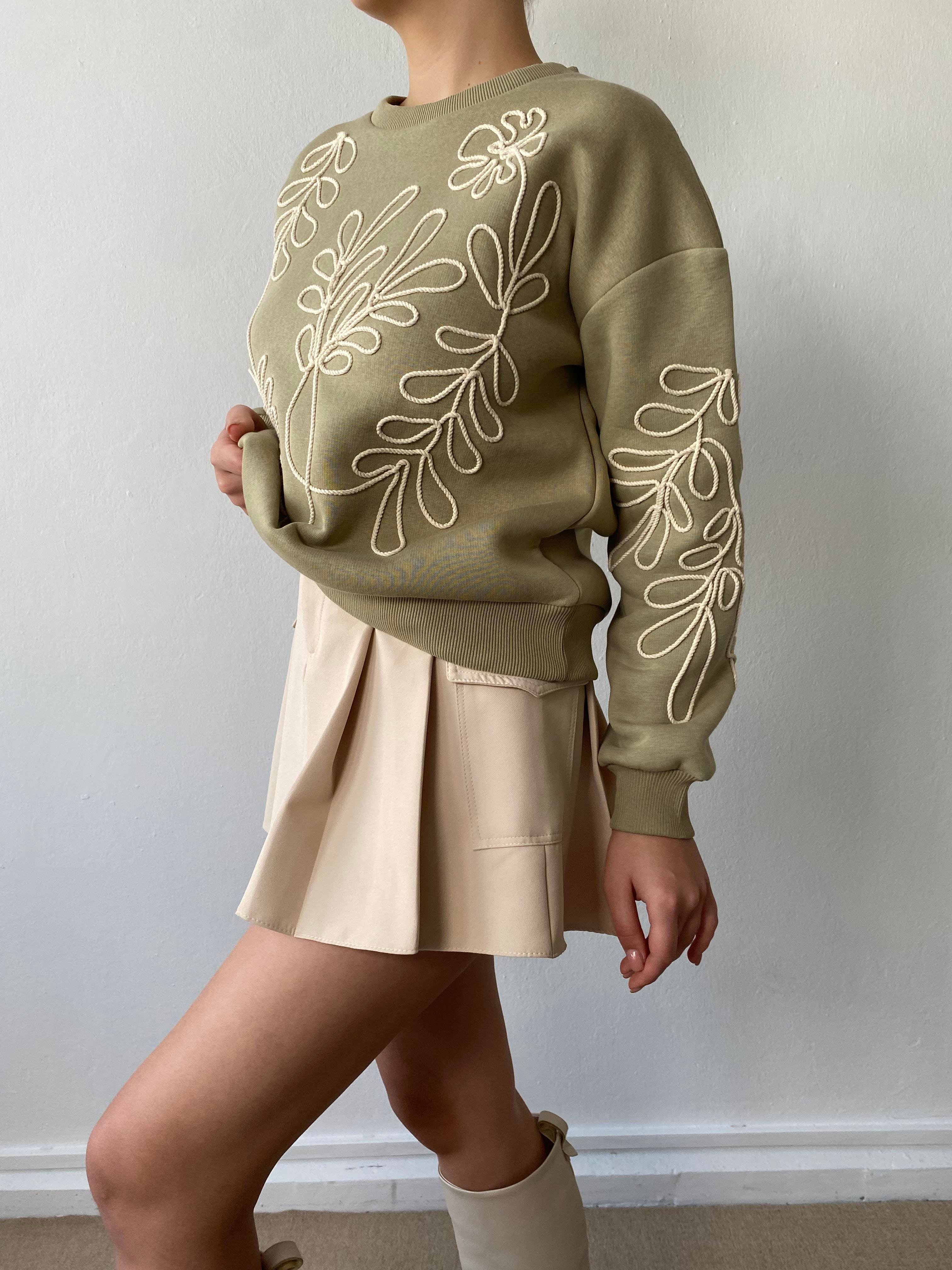 Küf Yeşili Nakışlı Kısa Sweatshirt 26071