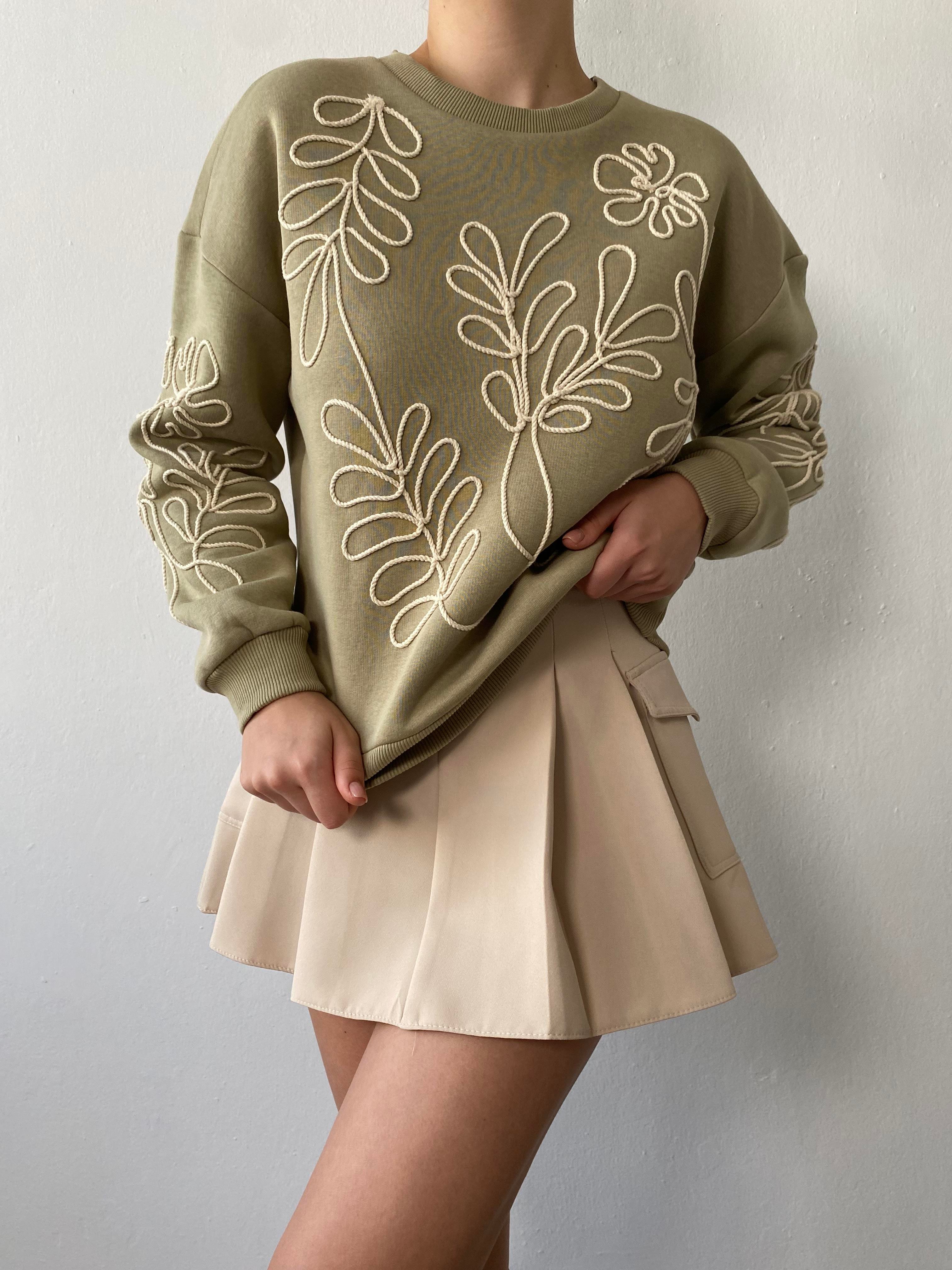 Küf Yeşili Nakışlı Kısa Sweatshirt 26071