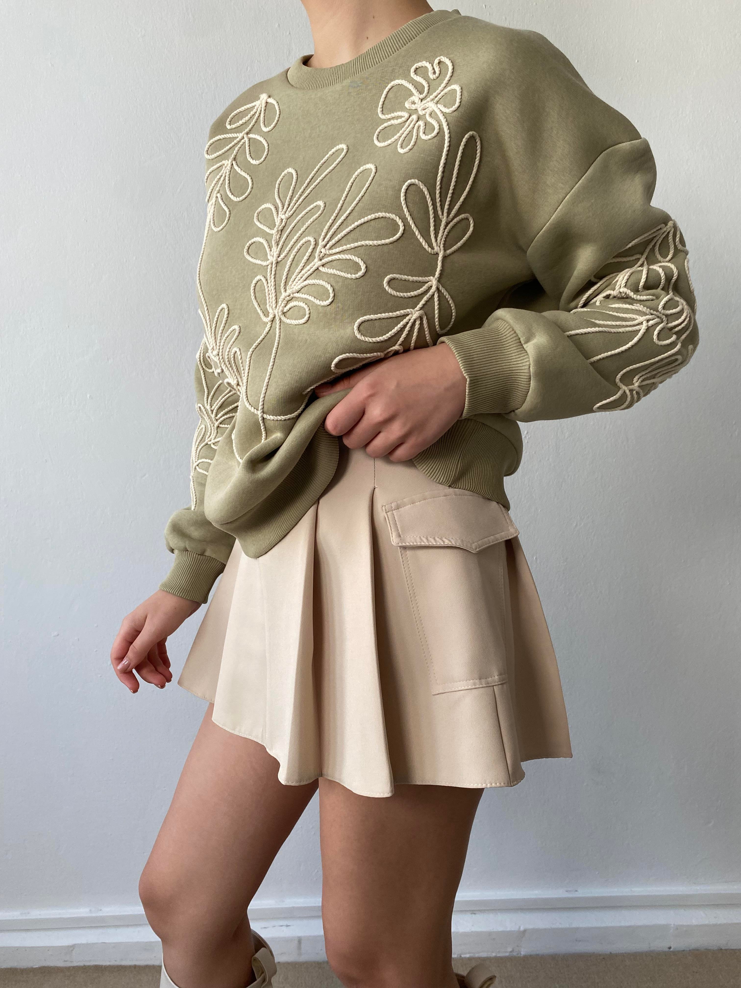 Küf Yeşili Nakışlı Kısa Sweatshirt 26071