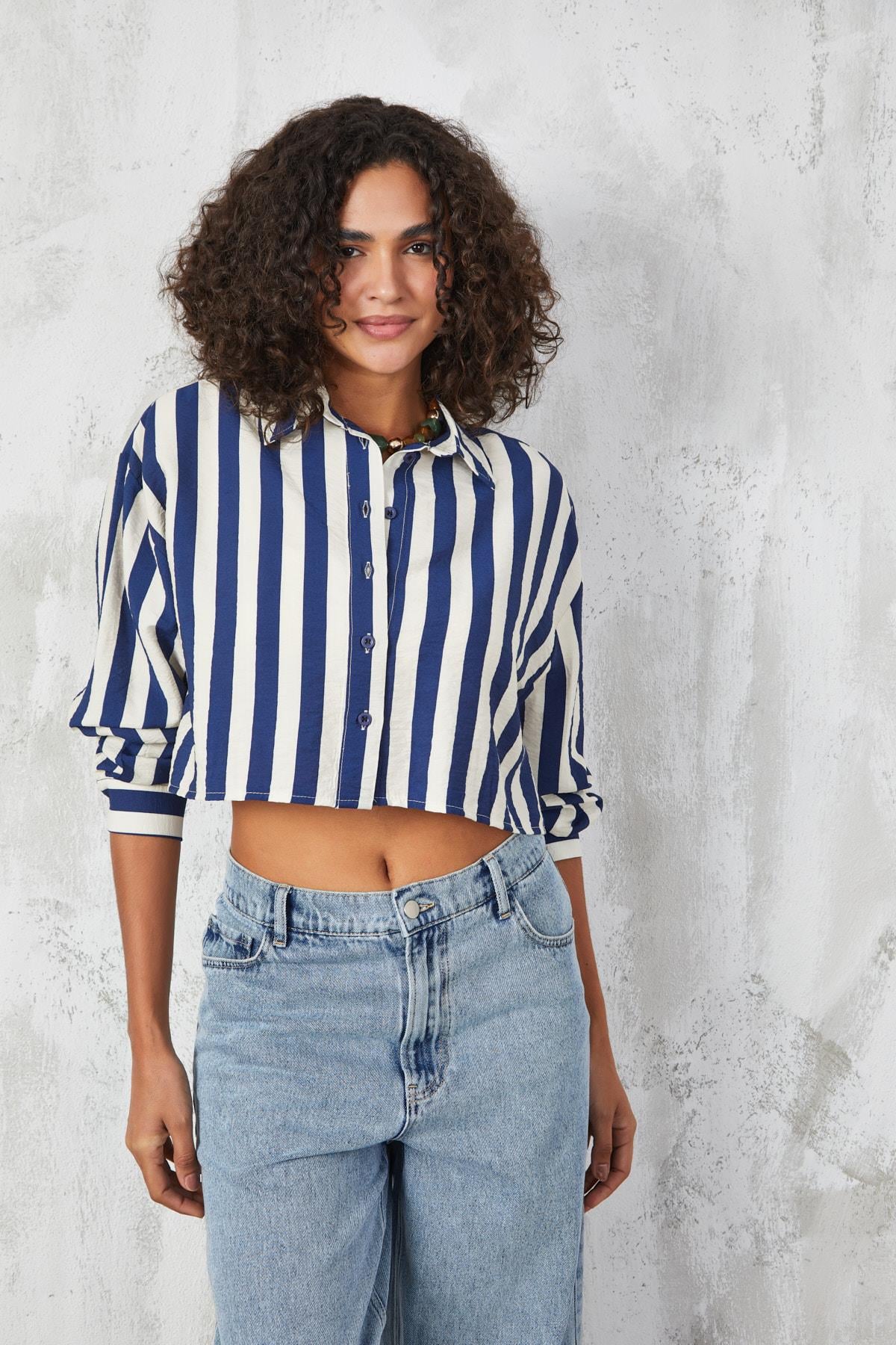 Lacivert Modal Kumaş Çizgili Crop Gömlek 27272