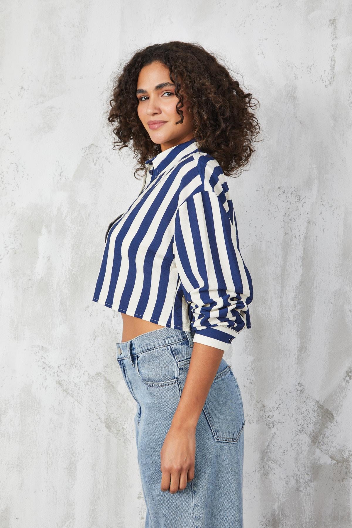 Lacivert Modal Kumaş Çizgili Crop Gömlek 27272