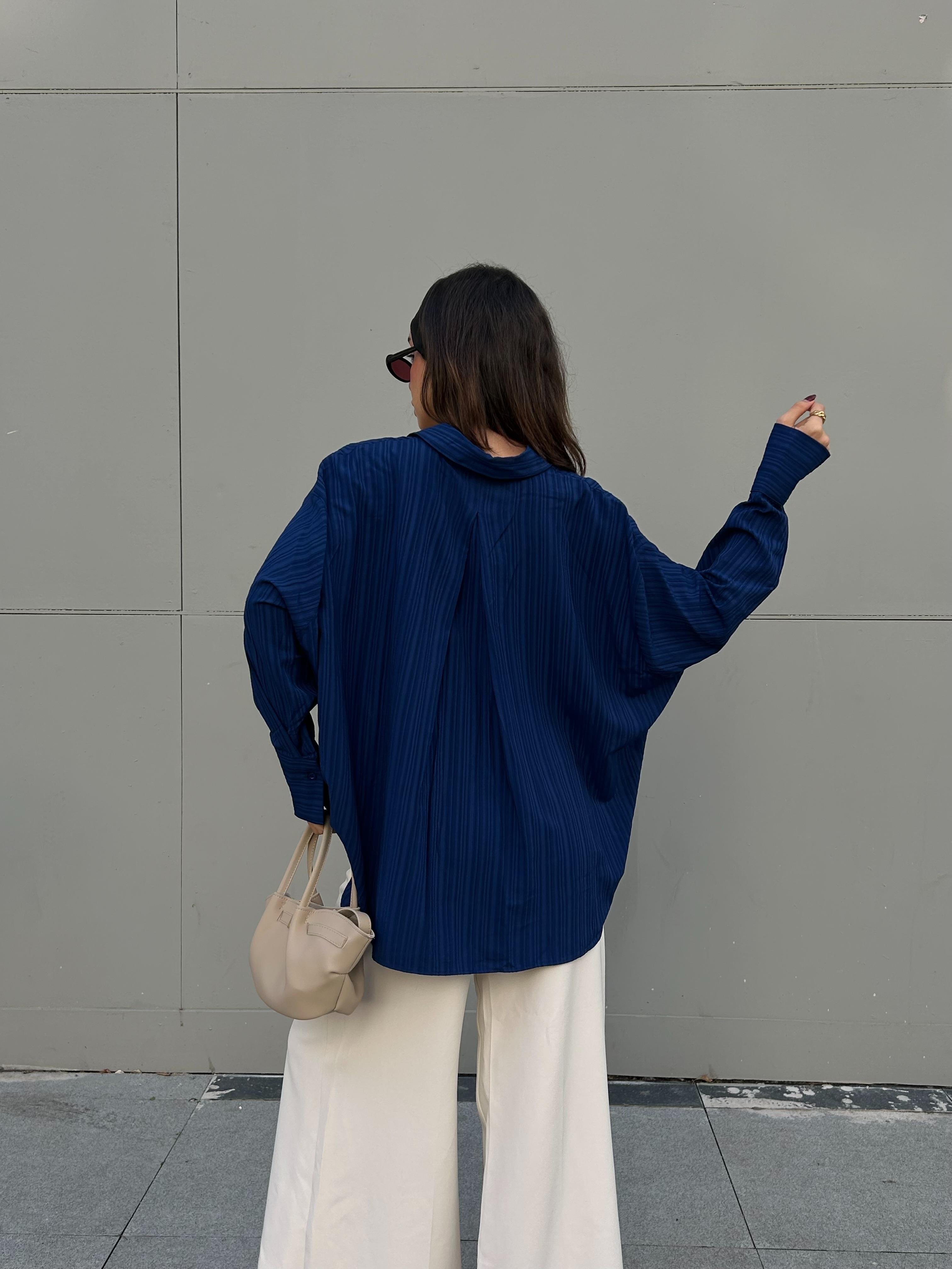 Lacivert Oversize Geniş Manşetli Kadın Gömlek 27384