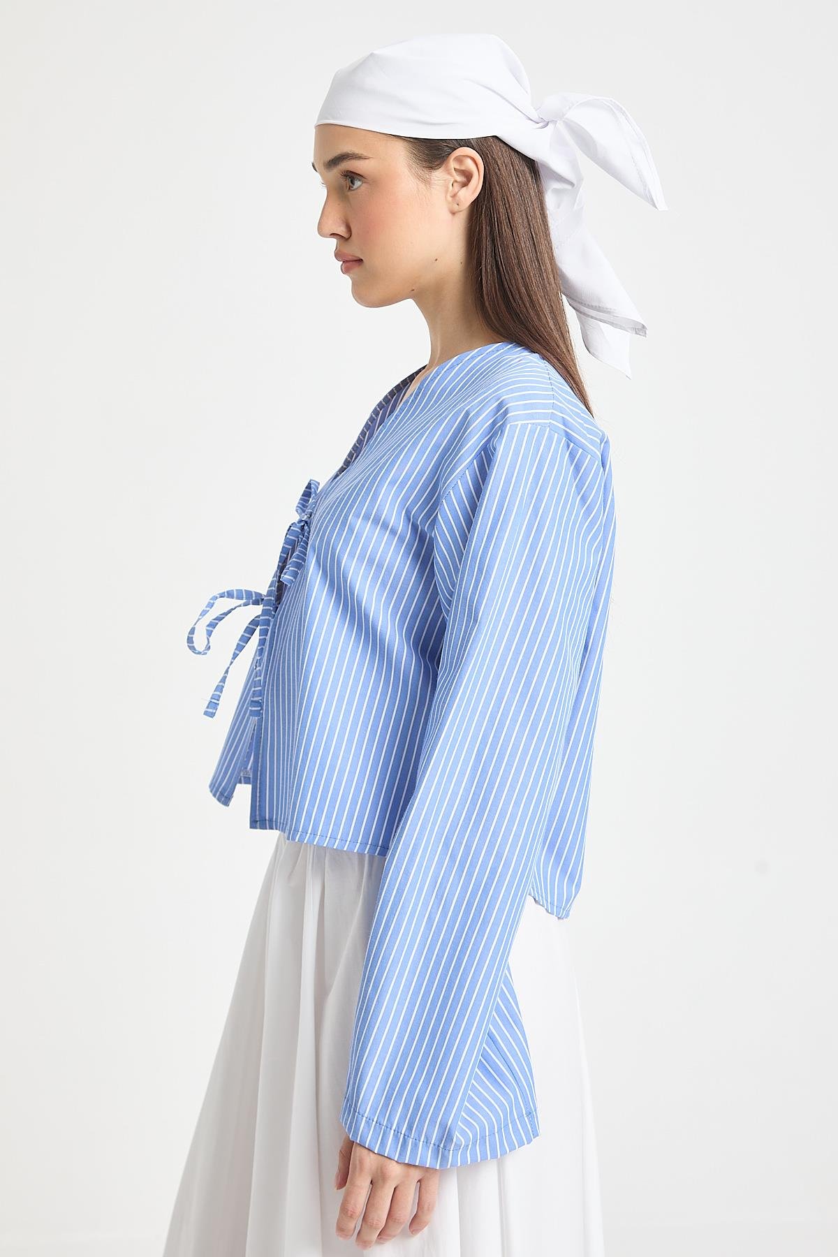 Mavi Çizgili Poplin Kumaş Önden Bağlamalı Bluz 29276
