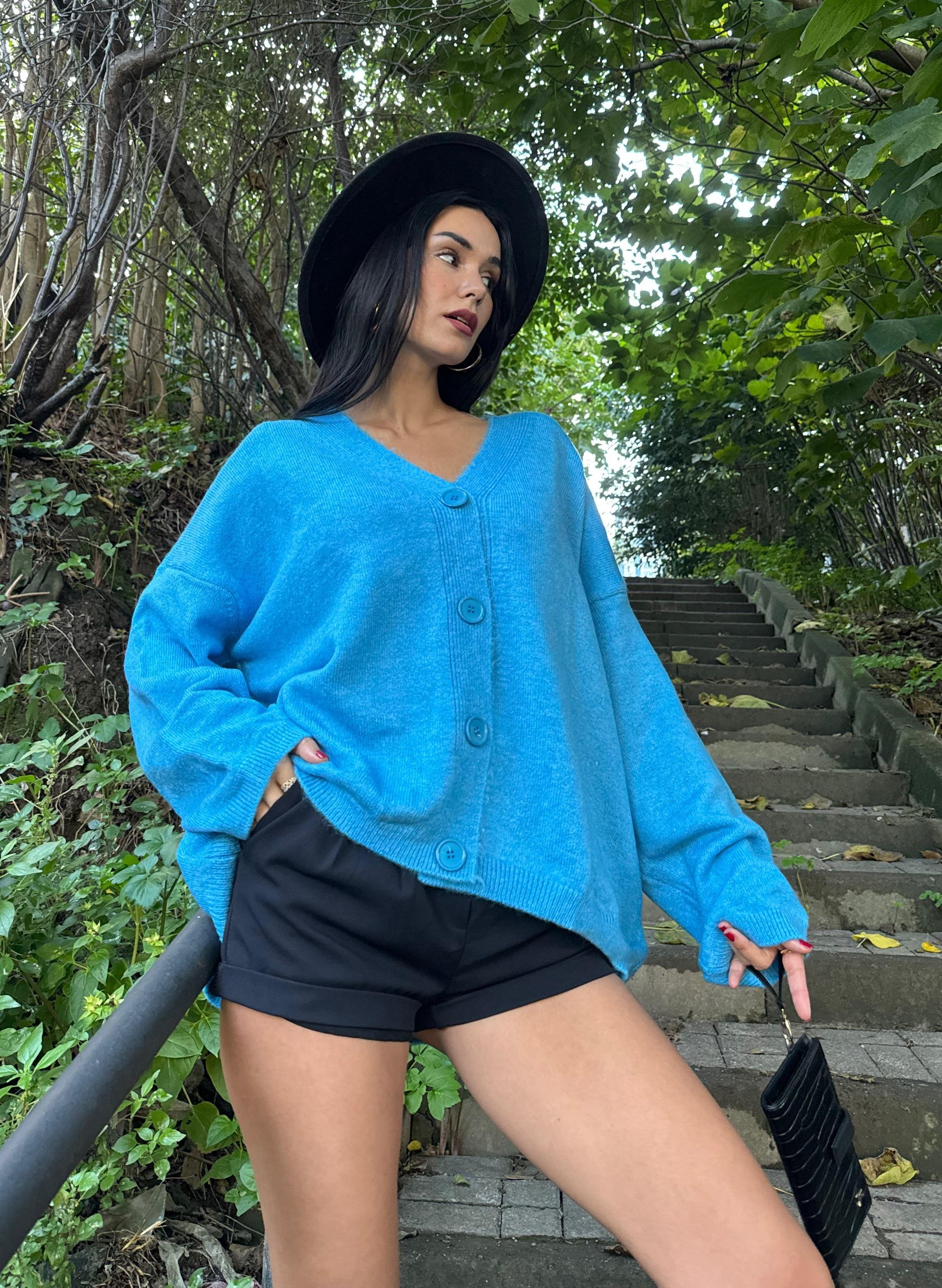 Mavi Yumoş V Yaka Düğmeli Oversize Triko Hırka 24106