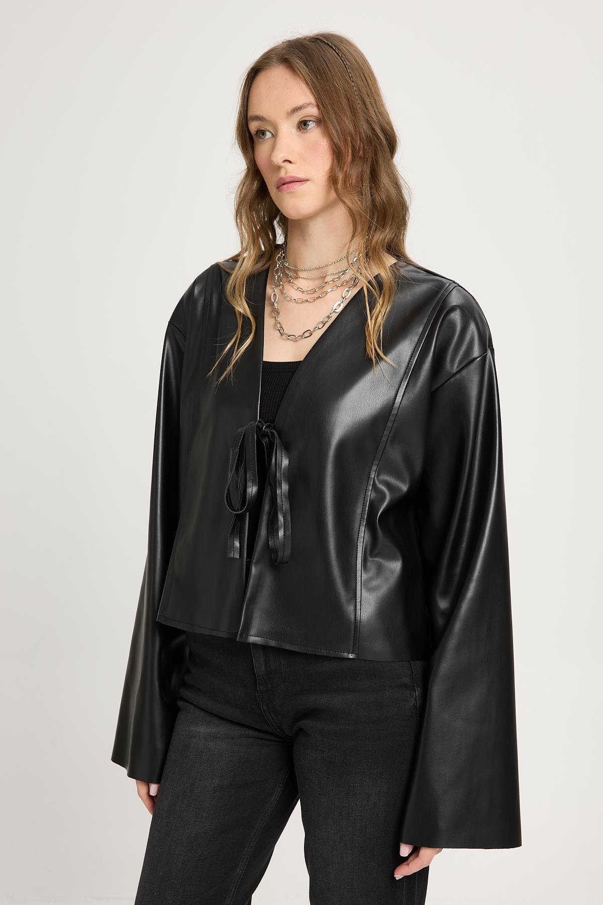 Siyah Deri Önden Bağlamalı Kısa Ceket Kimono 30023