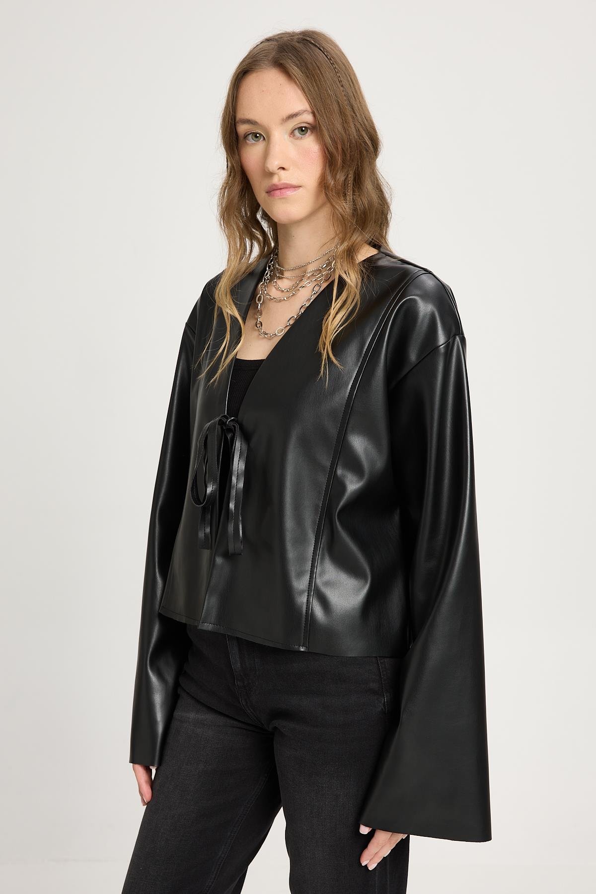 Siyah Deri Önden Bağlamalı Kısa Ceket Kimono 30023