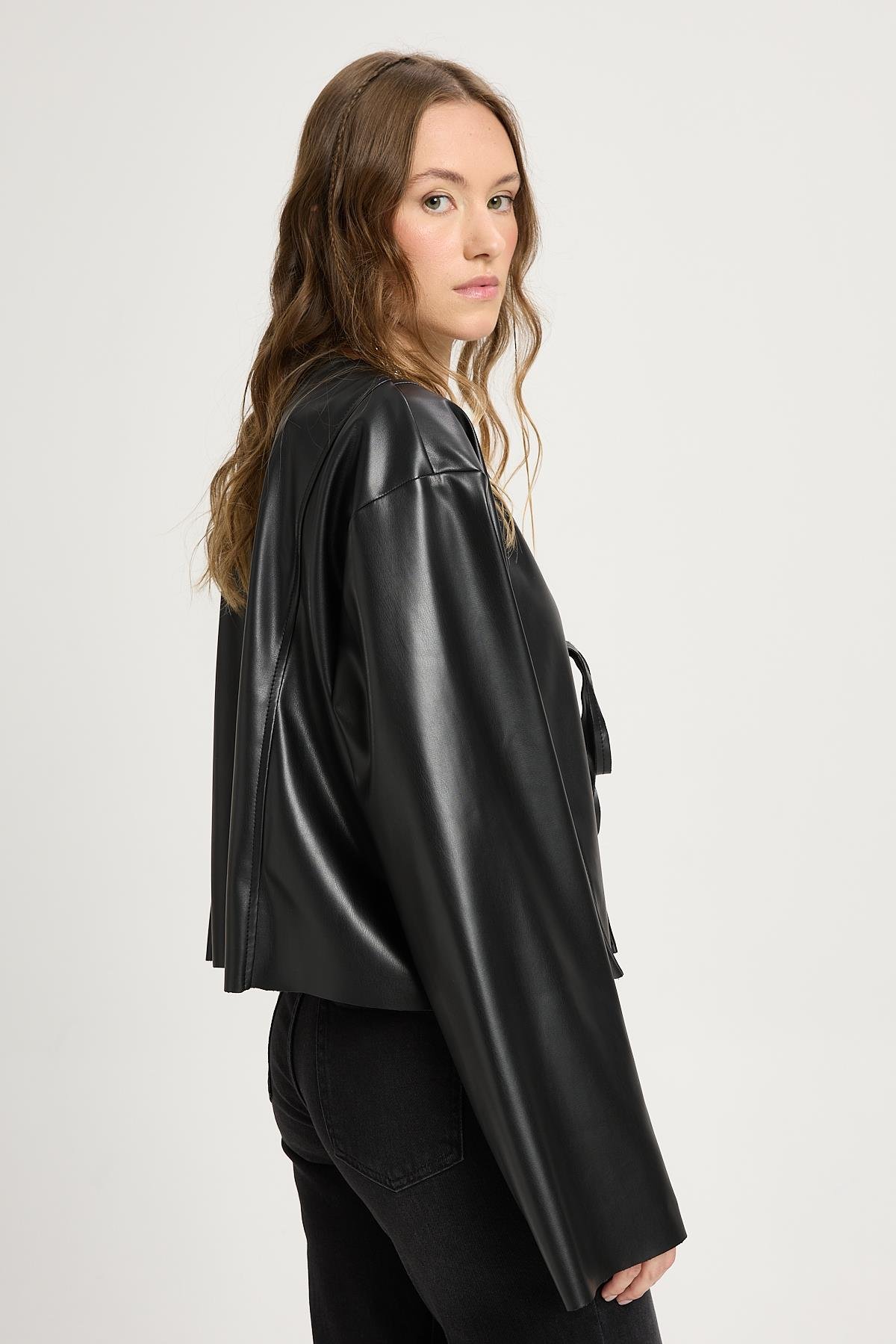 Siyah Deri Önden Bağlamalı Kısa Ceket Kimono 30023