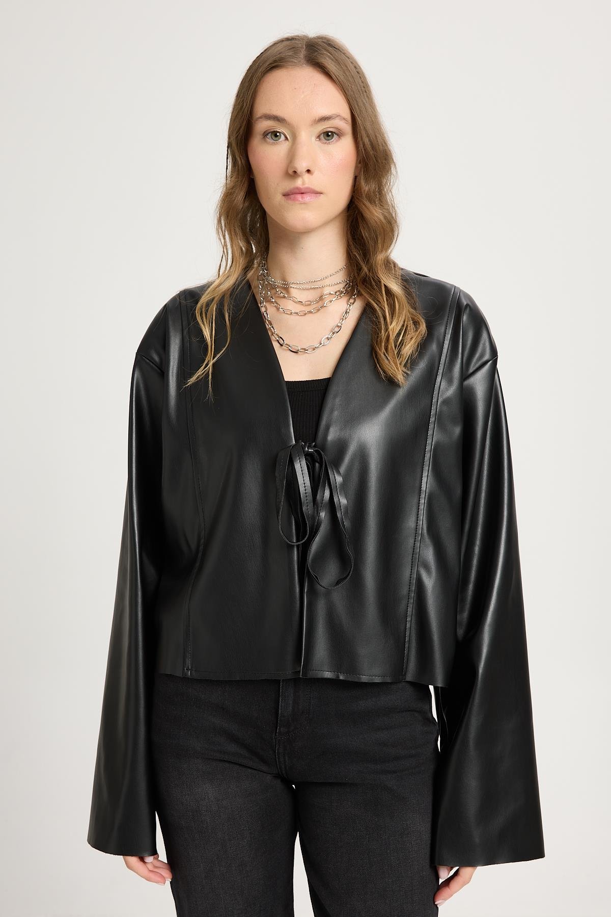 Siyah Deri Önden Bağlamalı Kısa Ceket Kimono 30023