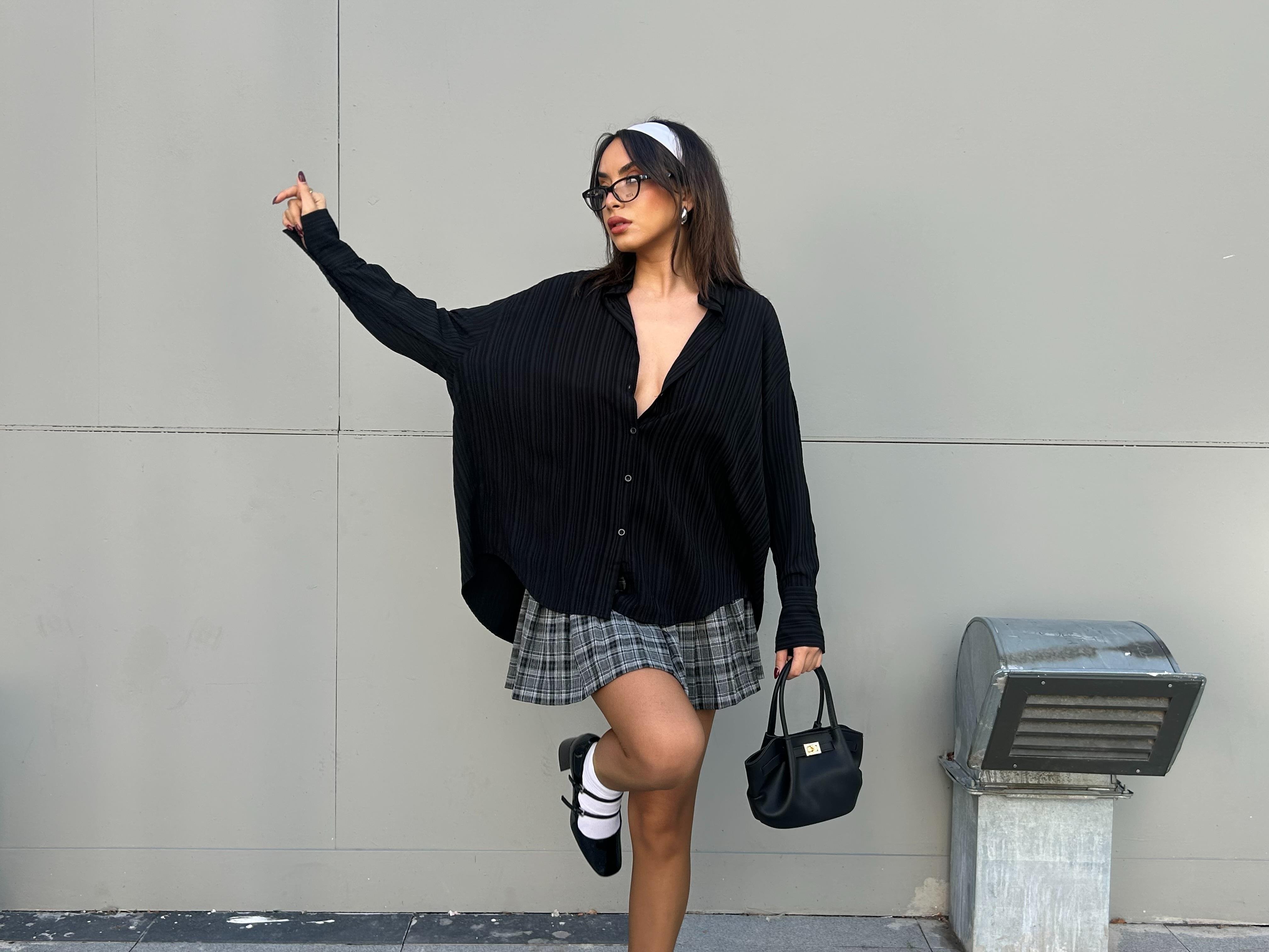 Siyah Oversize Geniş Manşetli Kadın Gömlek 27384