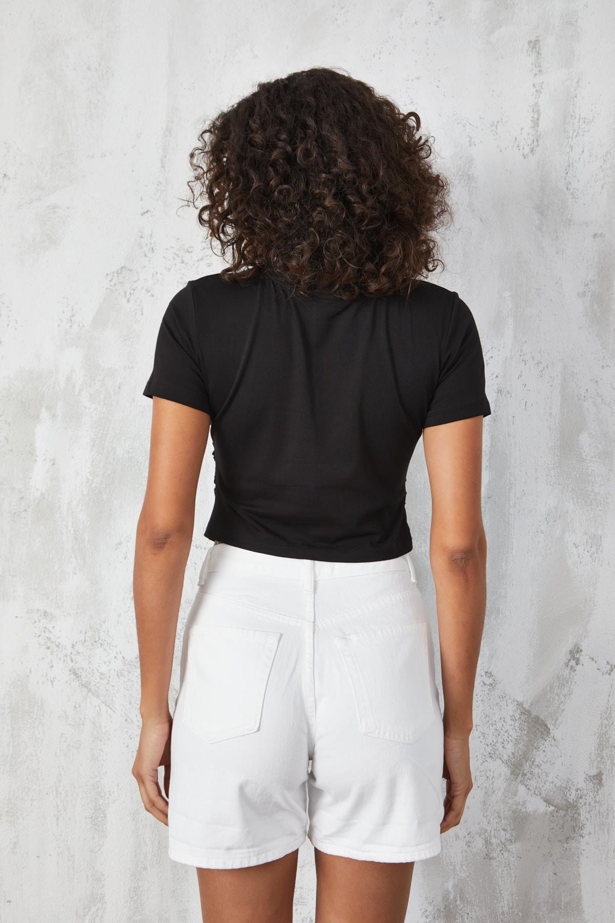 Siyah Yanları Büzgülü Kısa Bisiklet Yaka T-shirt 27201