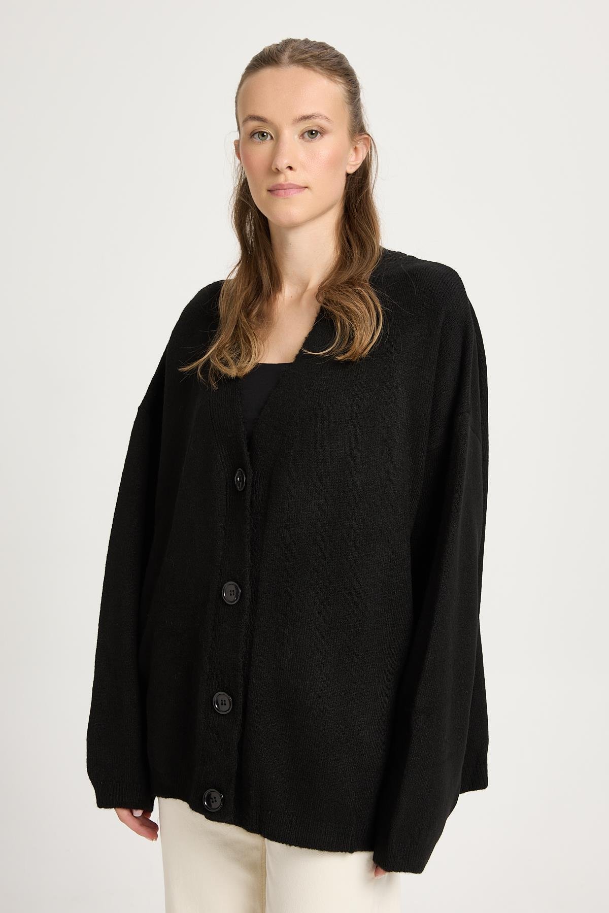 Siyah Yumoş V Yaka Düğmeli Oversize Triko Hırka 24106