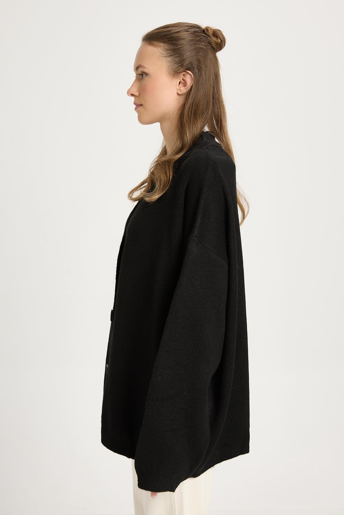 Siyah Yumoş V Yaka Düğmeli Oversize Triko Hırka 24106