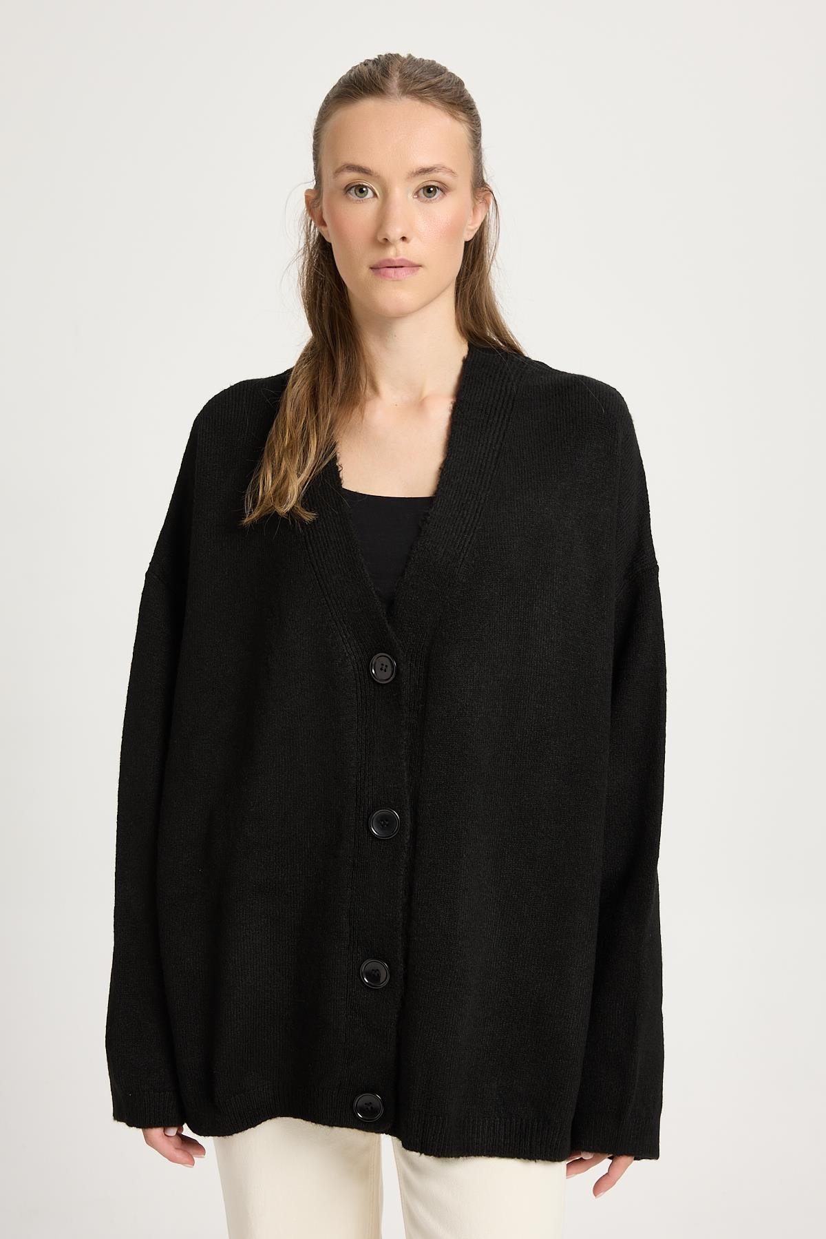 Siyah Yumoş V Yaka Düğmeli Oversize Triko Hırka 24106