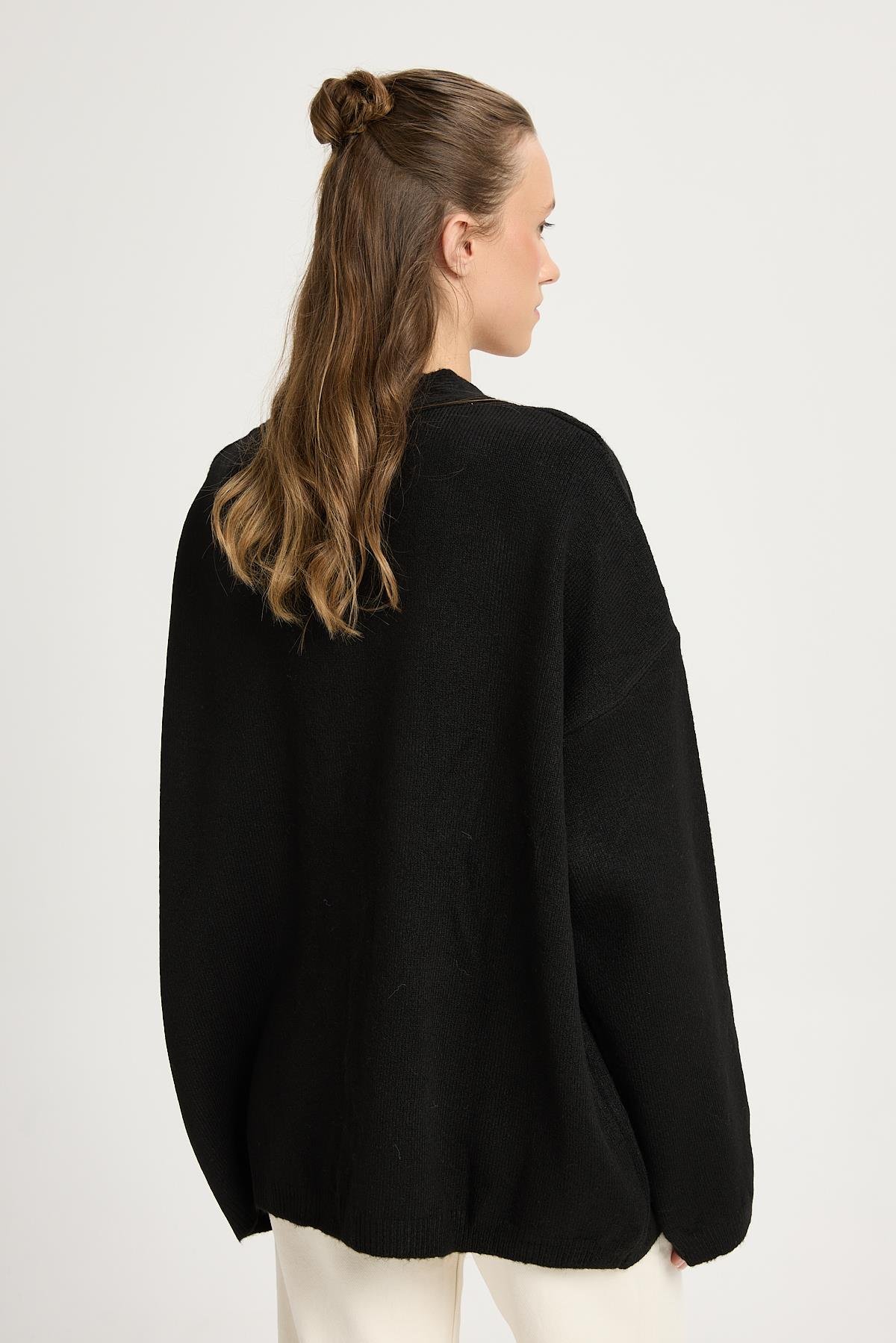 Siyah Yumoş V Yaka Düğmeli Oversize Triko Hırka 24106