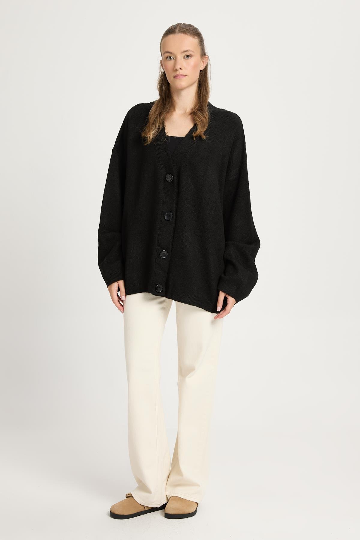 Siyah Yumoş V Yaka Düğmeli Oversize Triko Hırka 24106