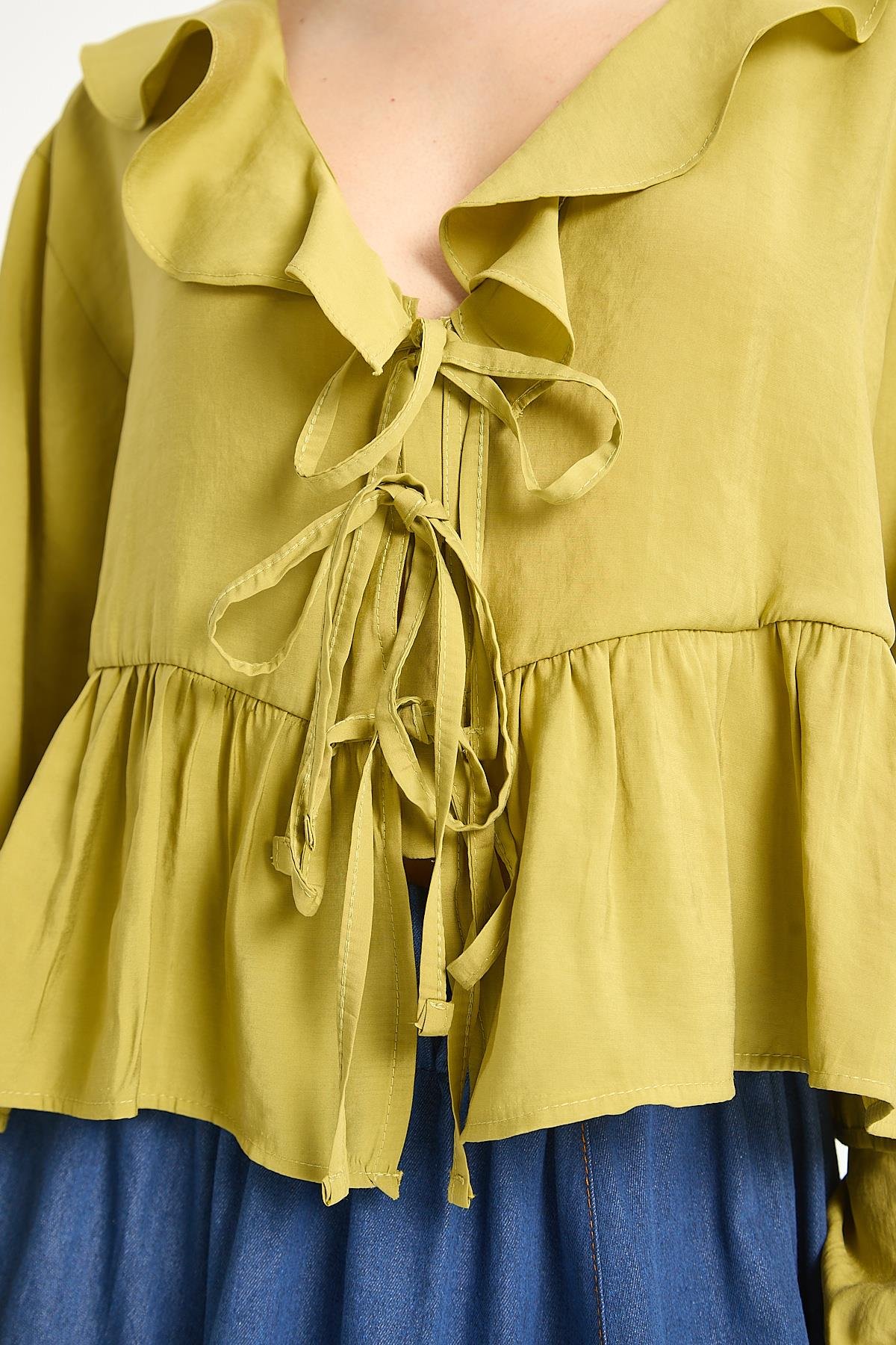 Yağ Yeşili %100 Modal Fırfır Detaylı Önden Bağlamalı Bluz 29255