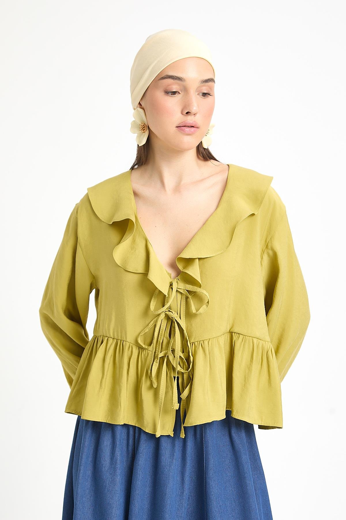 Yağ Yeşili %100 Modal Fırfır Detaylı Önden Bağlamalı Bluz 29255