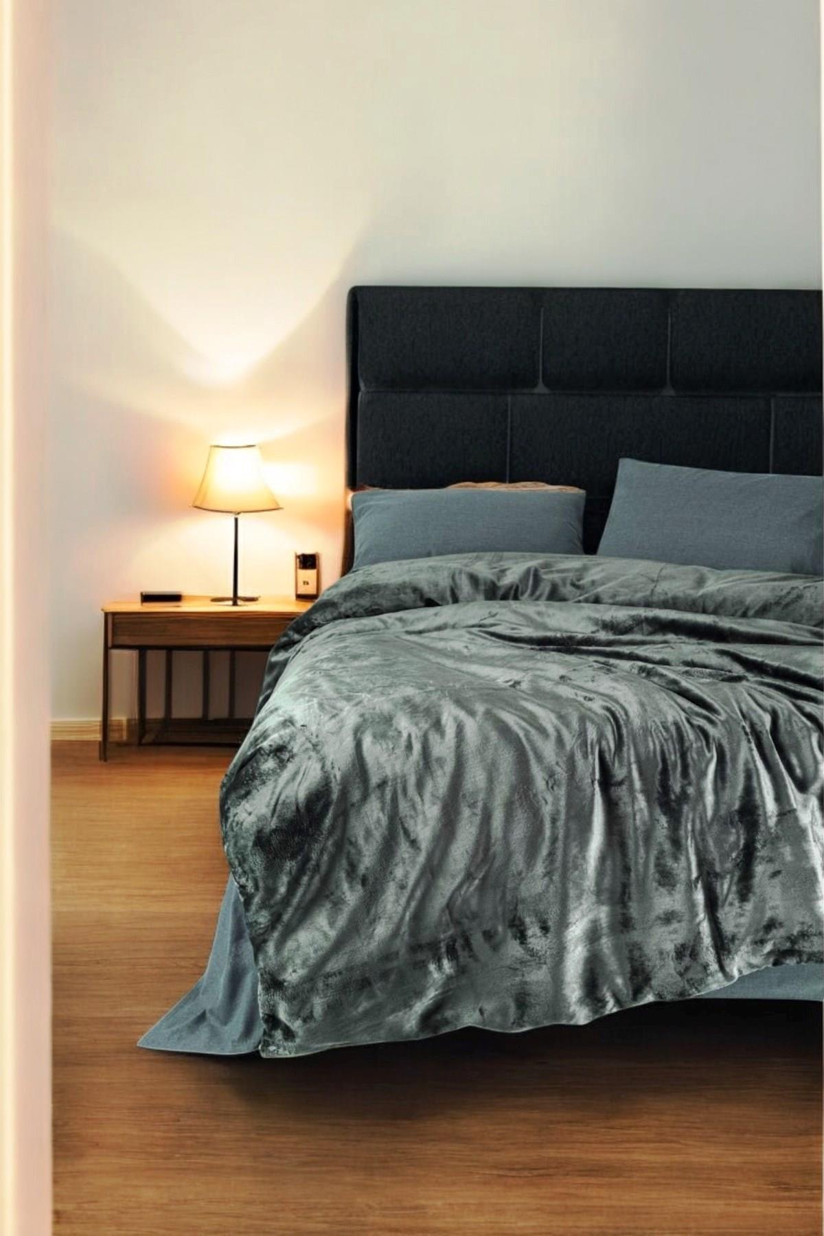 Flossy Gri Velvet Çift Kişilik Nevresim Takımı | Yumuşak ve Şık Tasarım