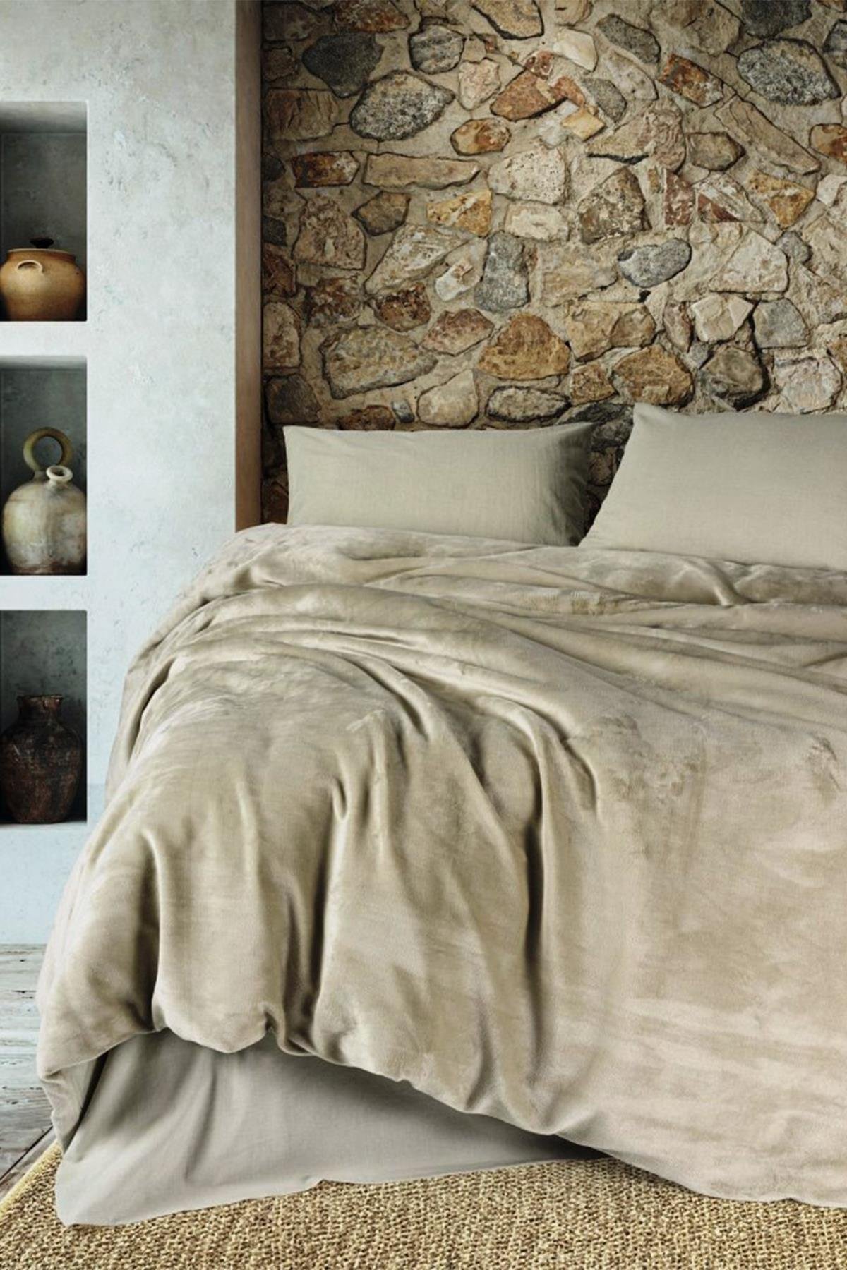 Flossy Taş Velvet Çift Kişilik Nevresim Takımı | Şık ve Konforlu Tasarım