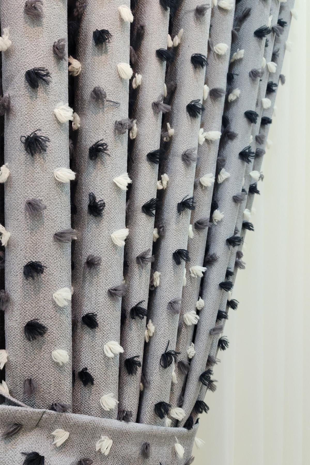 Pastel Püsküllü Fon Perde Gri Renk - Modern ve Neşeli Tasarım