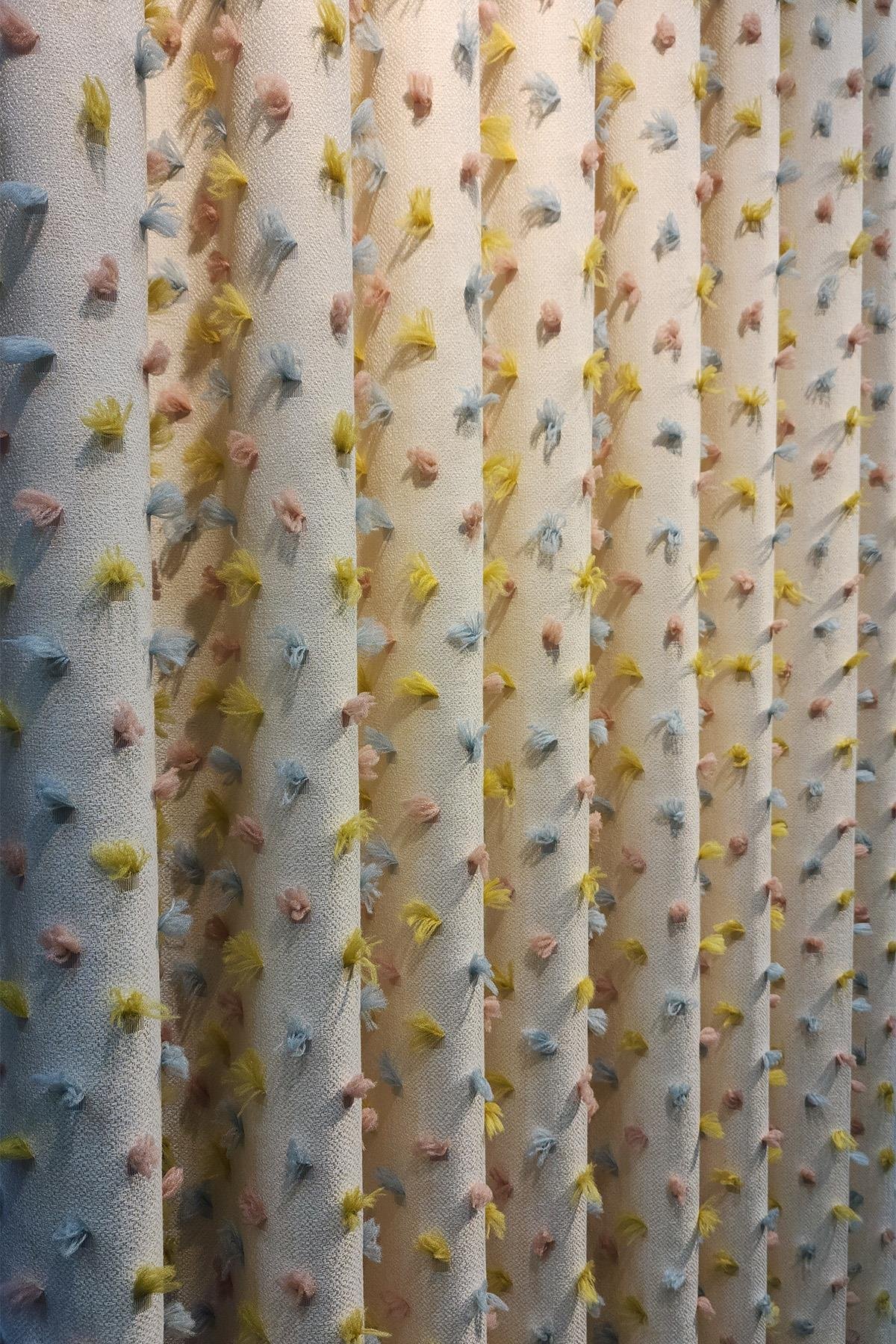 Pastel Püsküllü Fon Perde Krem Renk - Modern ve Neşeli Tasarım