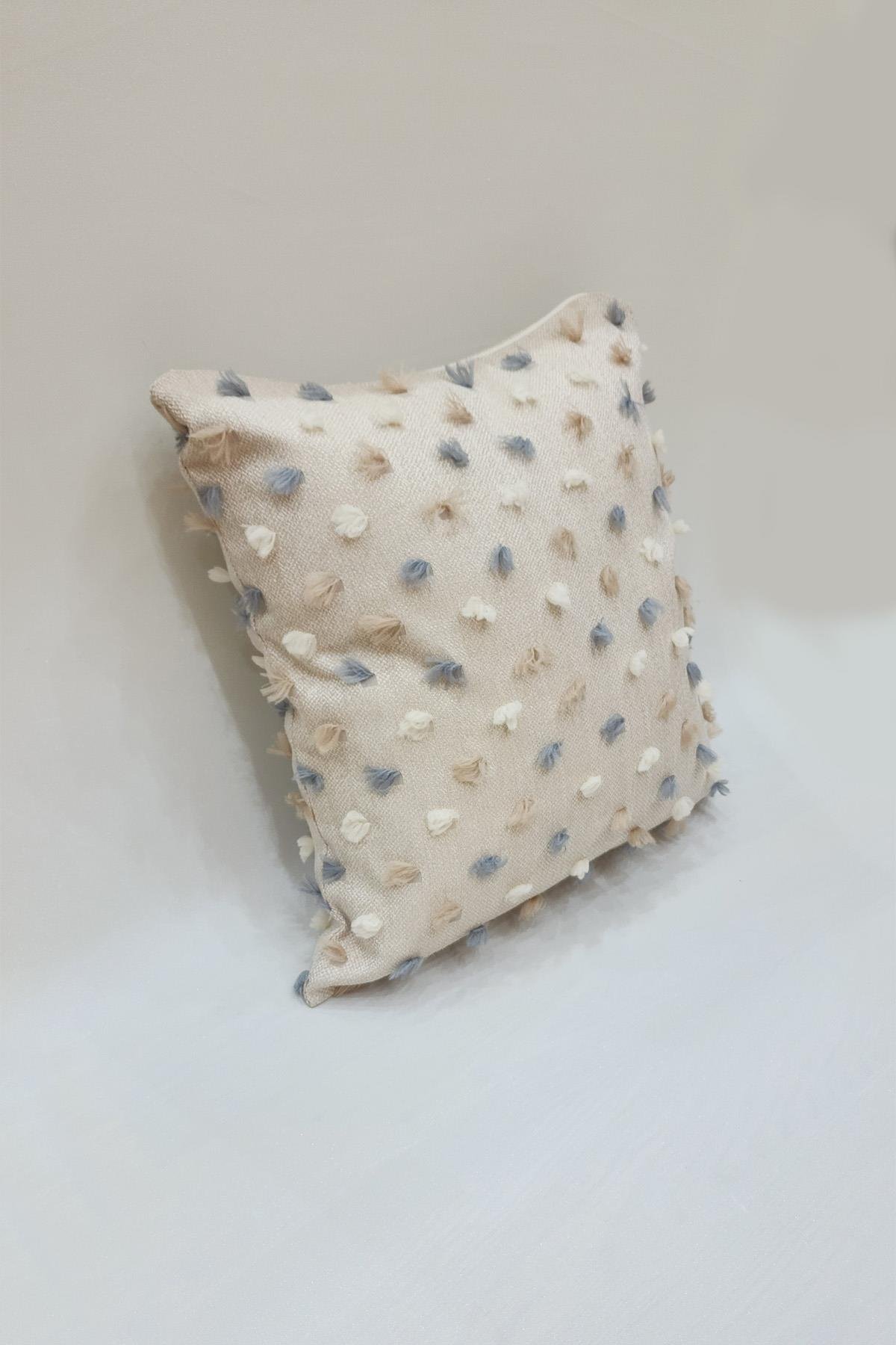 Pastel Püsküllü Kırlent Kılıfı Bej Renk -43x43cm - Modern ve Neşeli Tasarım