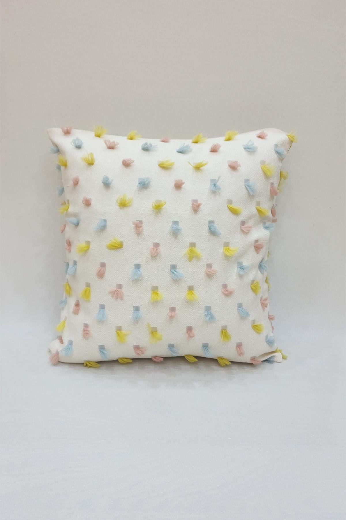 Pastel Püsküllü Kırlent Kılıfı Krem Renk -43x43cm - Modern ve Neşeli Tasarım