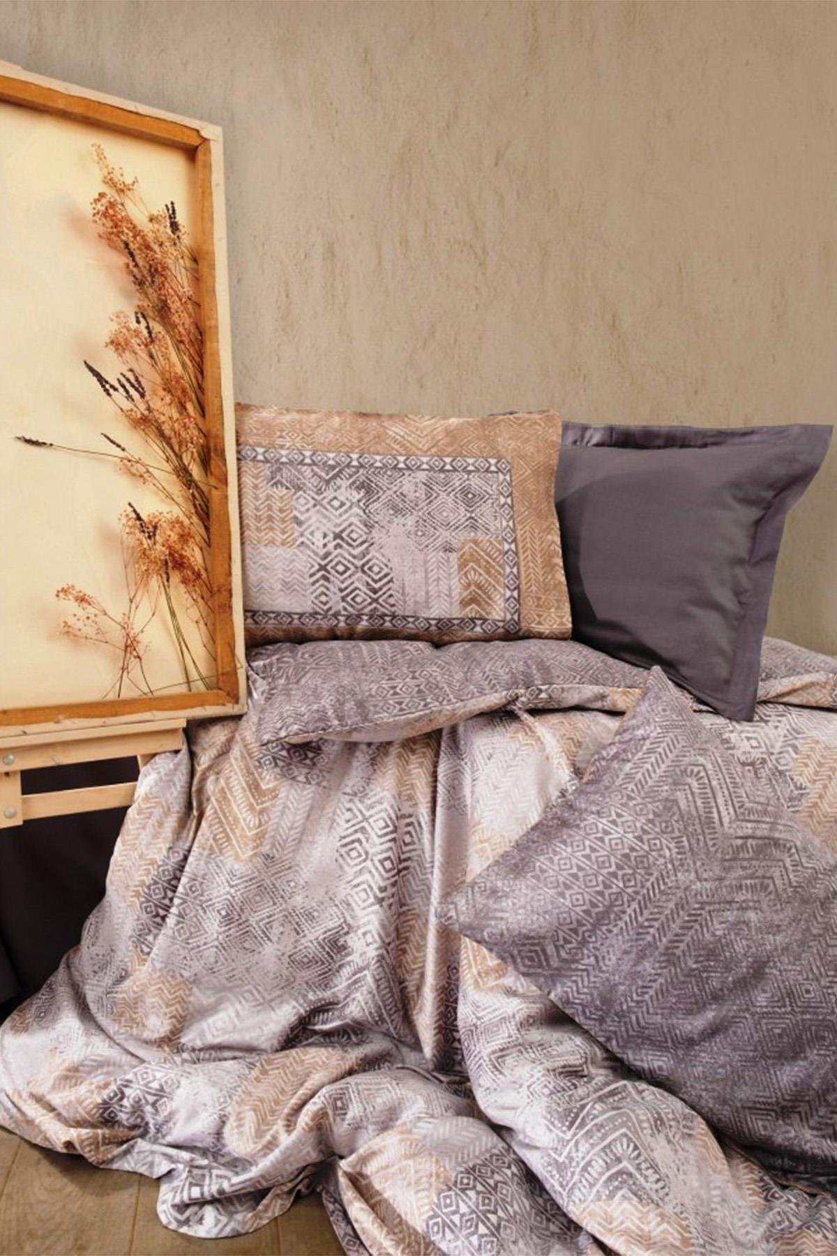 Saten Çift Kişilik Nevresim Takımı Amentes Gri