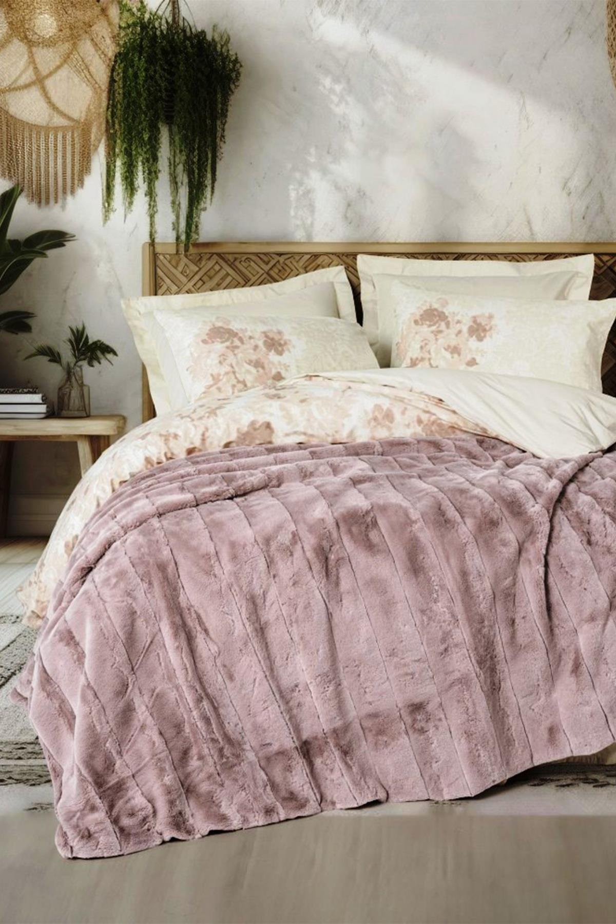 Trim Çift Kişilik Kürk Battaniyeli Nevresim Takımı Suave Pudra