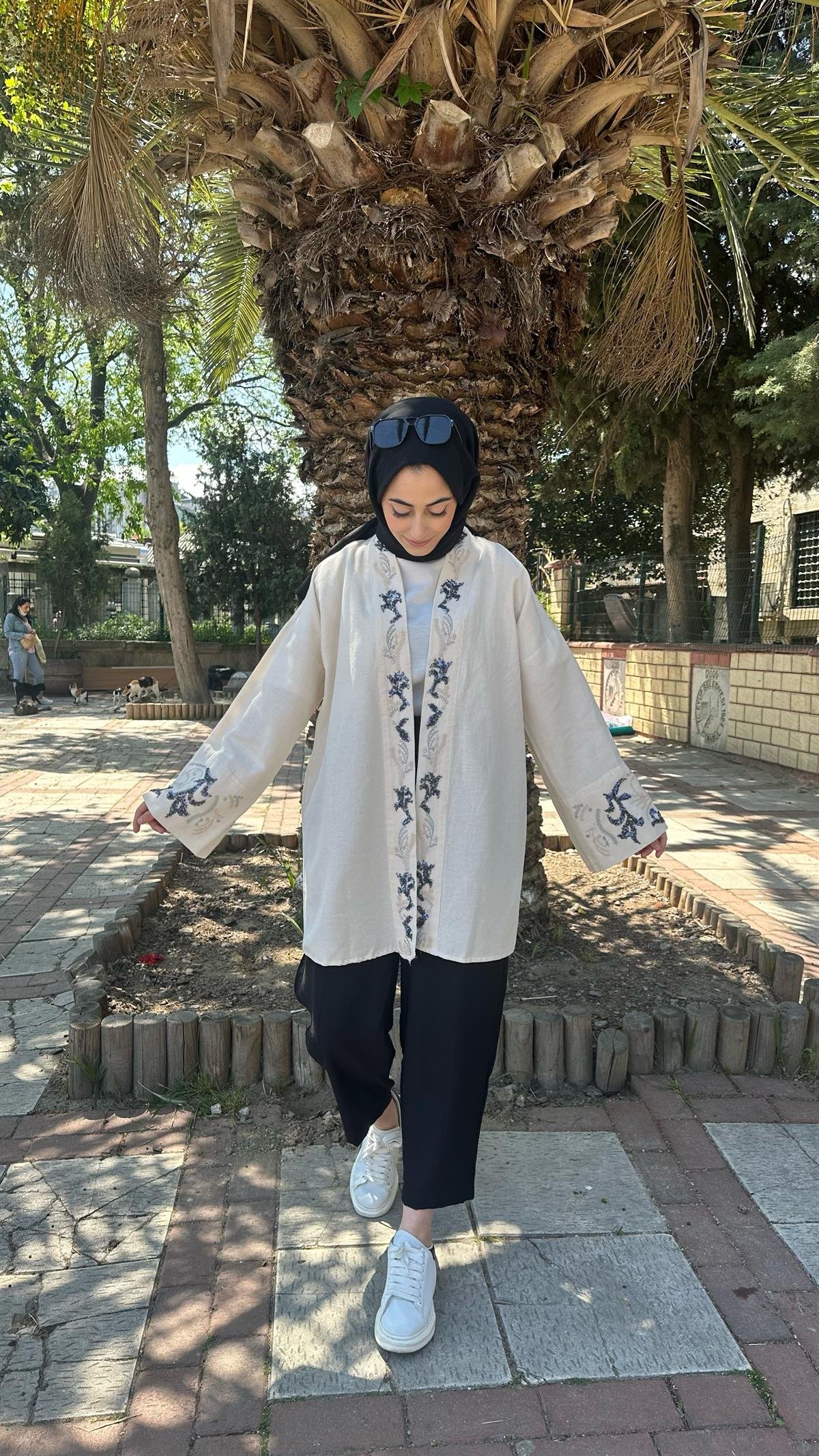  Nakışlı Pullu Kimono Bej