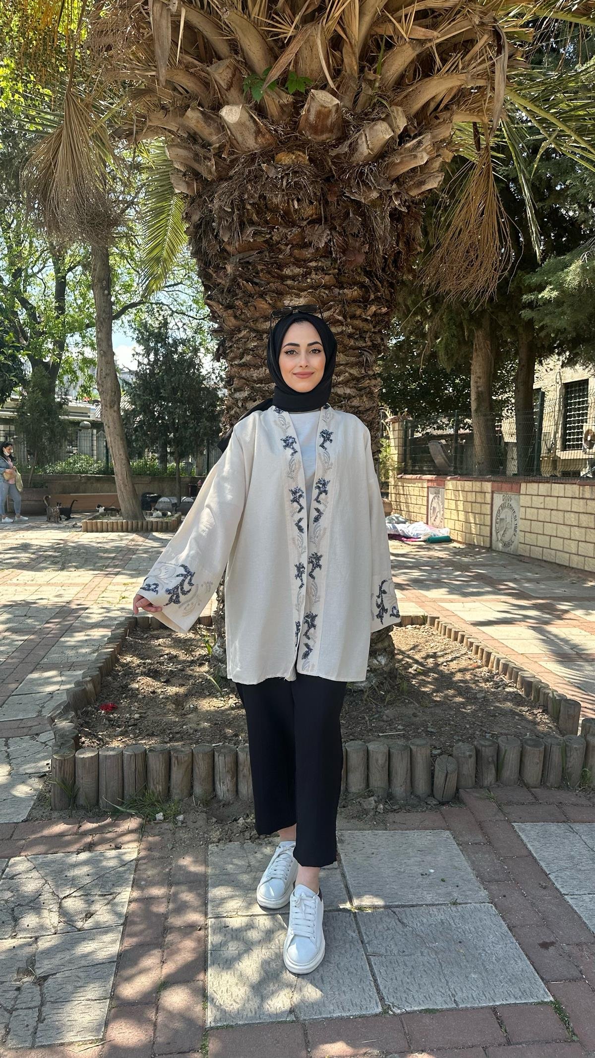  Nakışlı Pullu Kimono Bej
