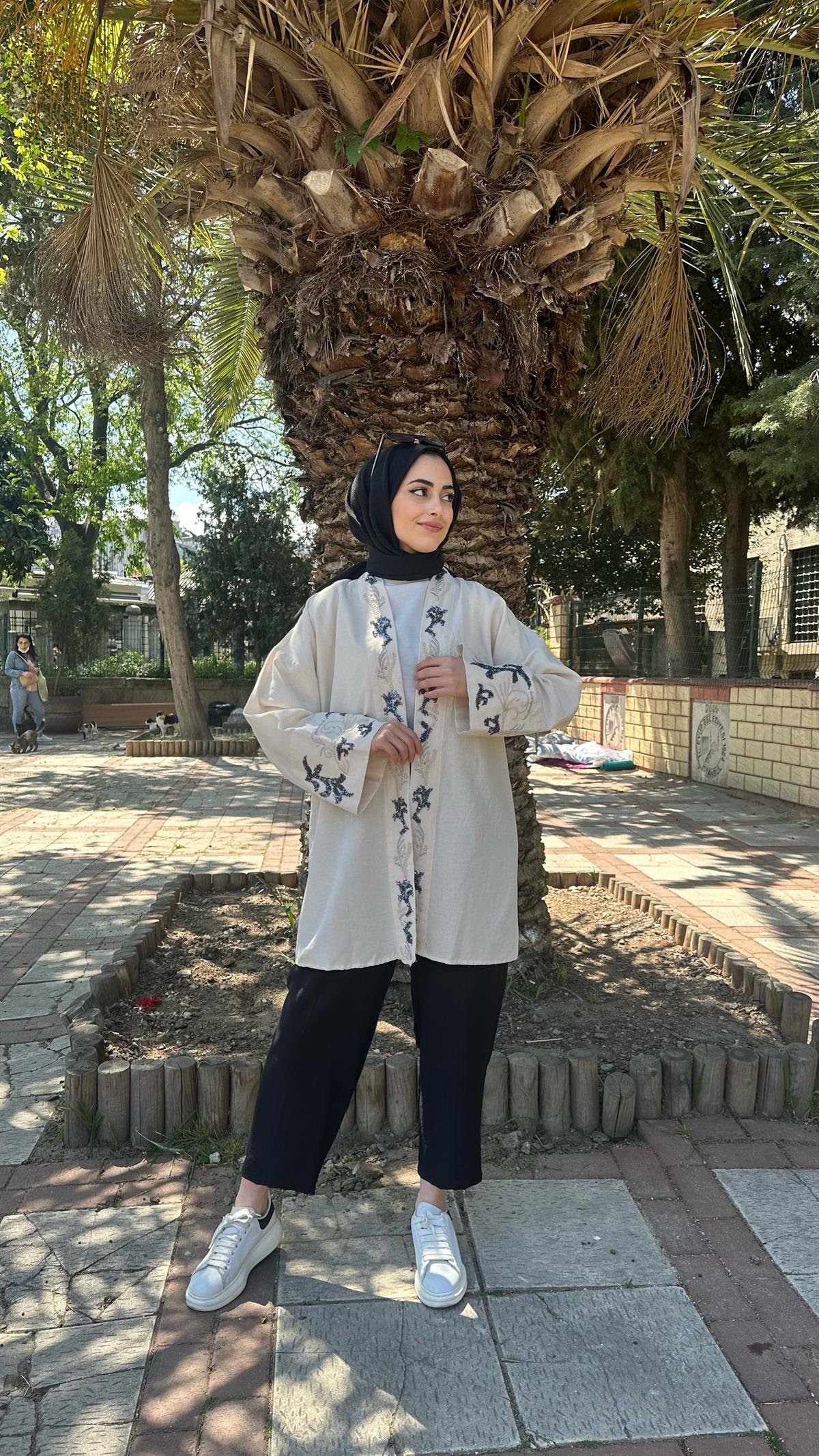  Nakışlı Pullu Kimono Bej
