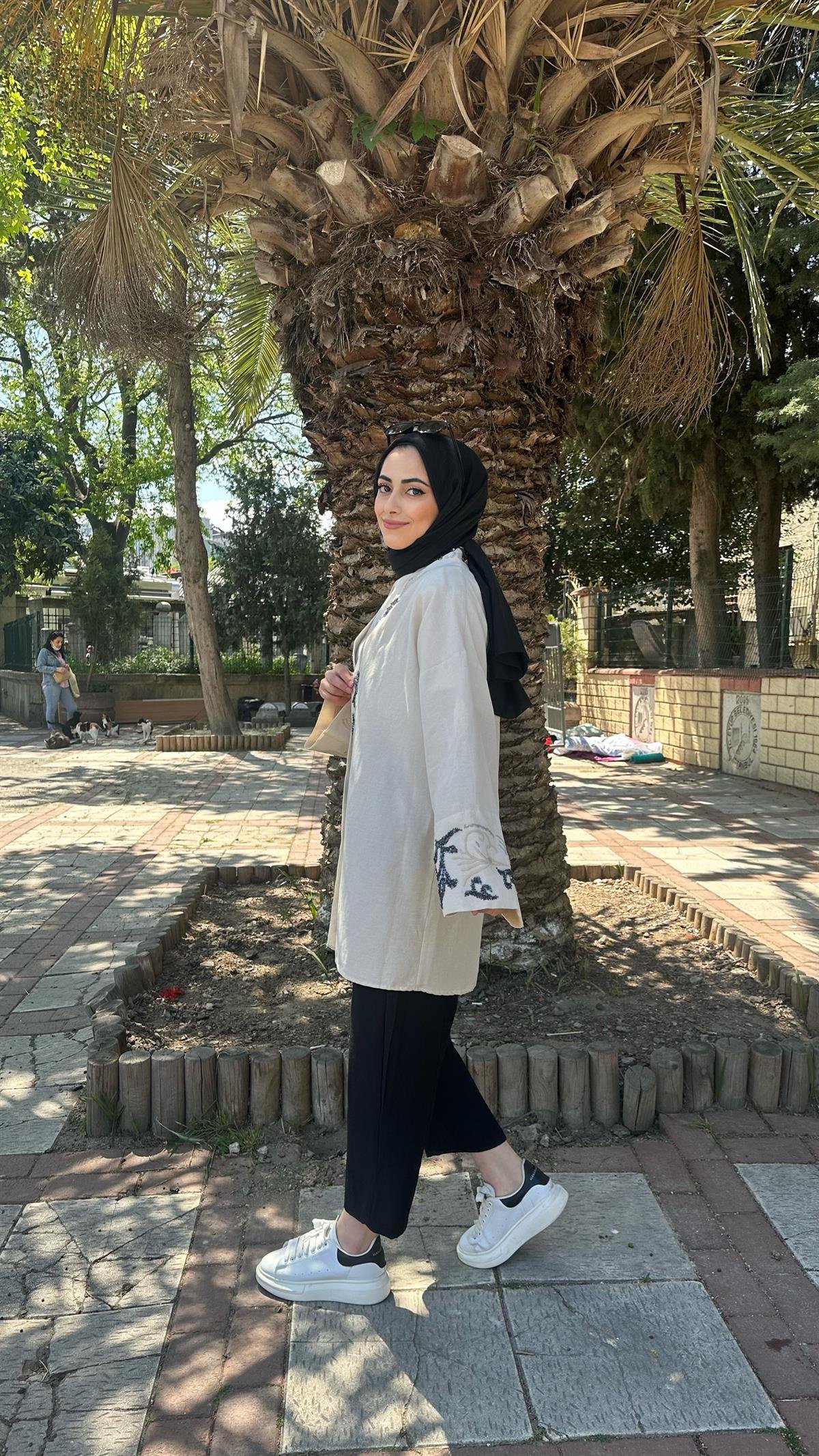  Nakışlı Pullu Kimono Bej
