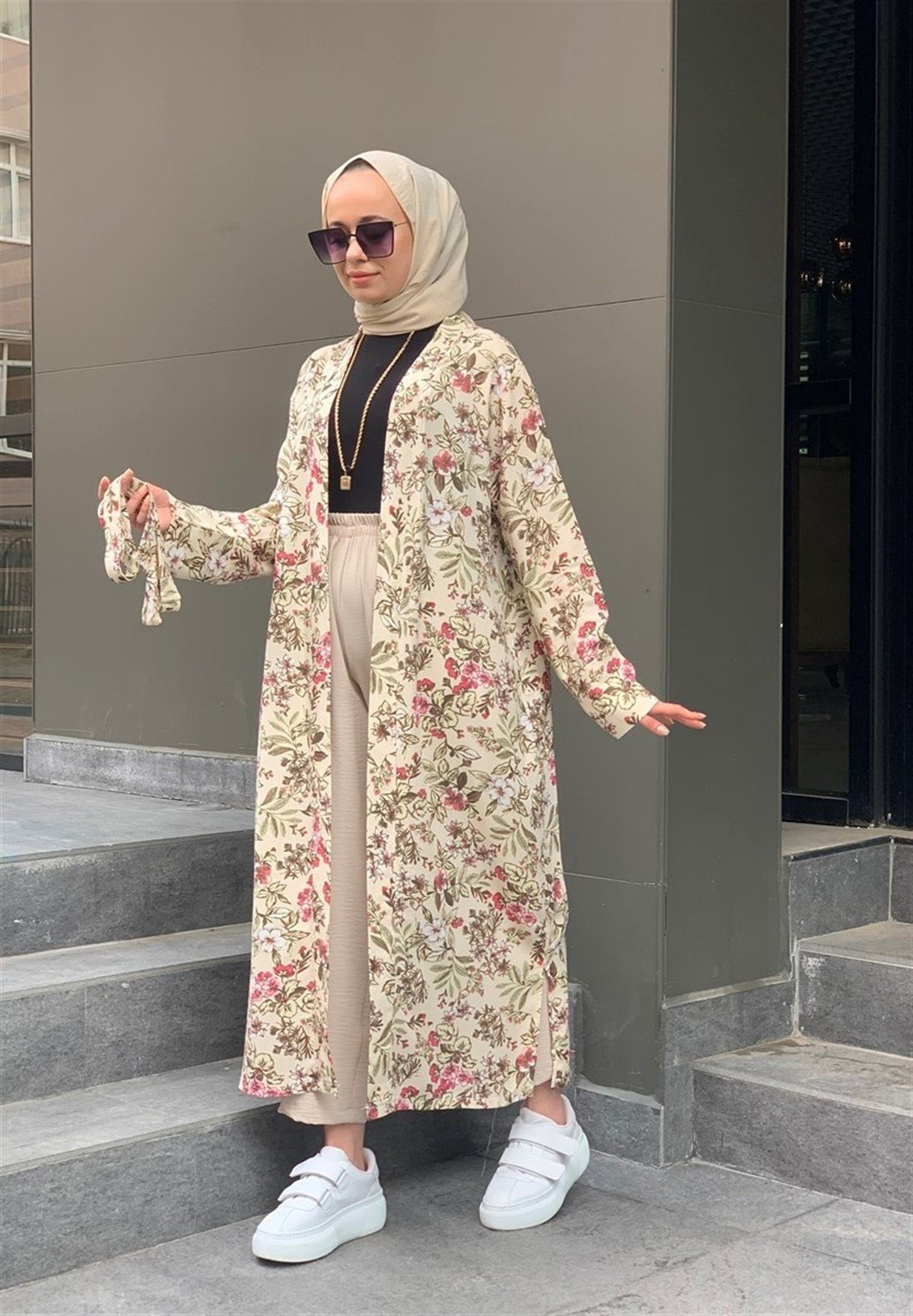 Çiçek Desenli Kimono Bej
