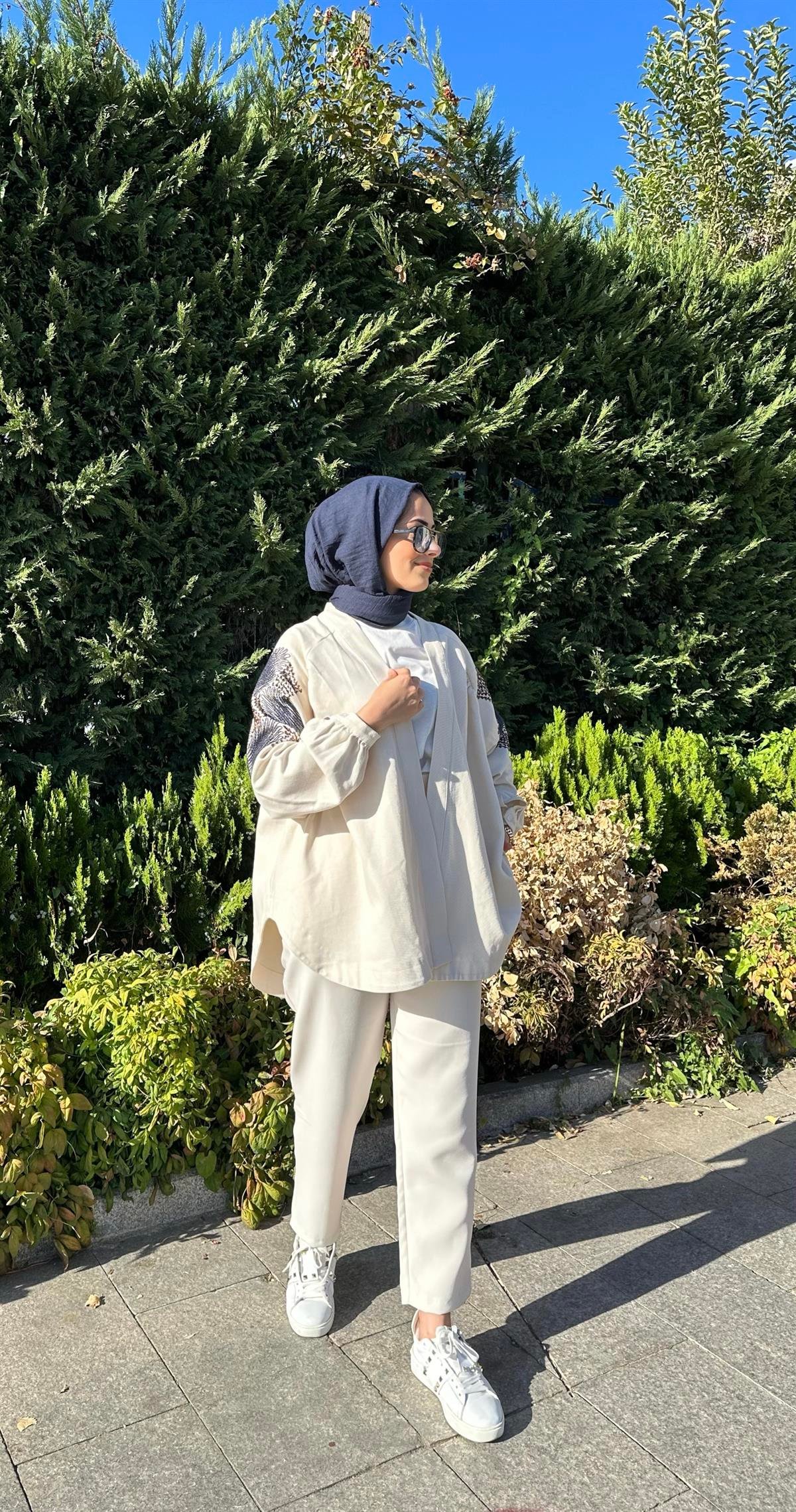 Çiçek Nakışlı Keten Kimono Bej