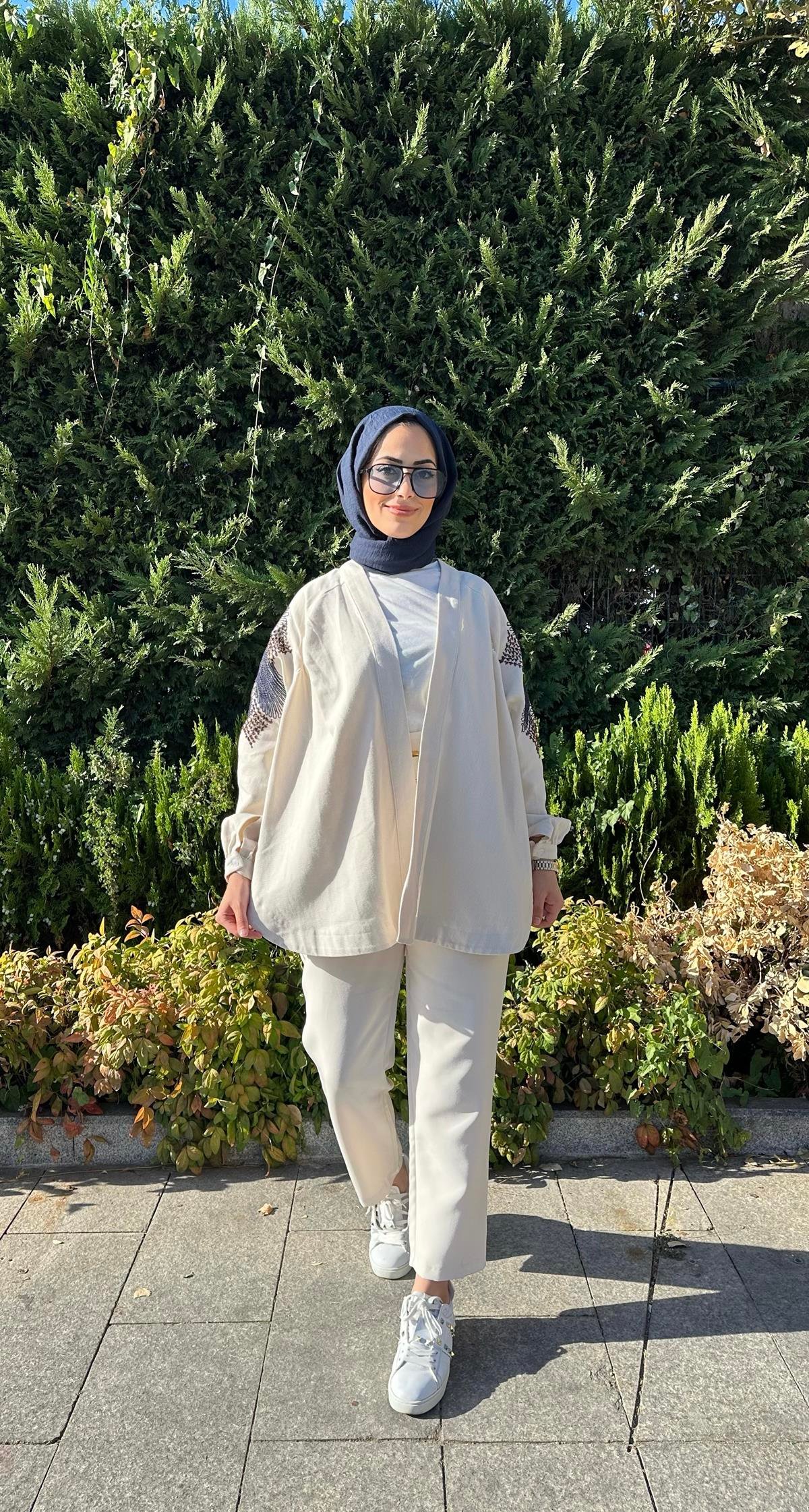 Çiçek Nakışlı Keten Kimono Bej