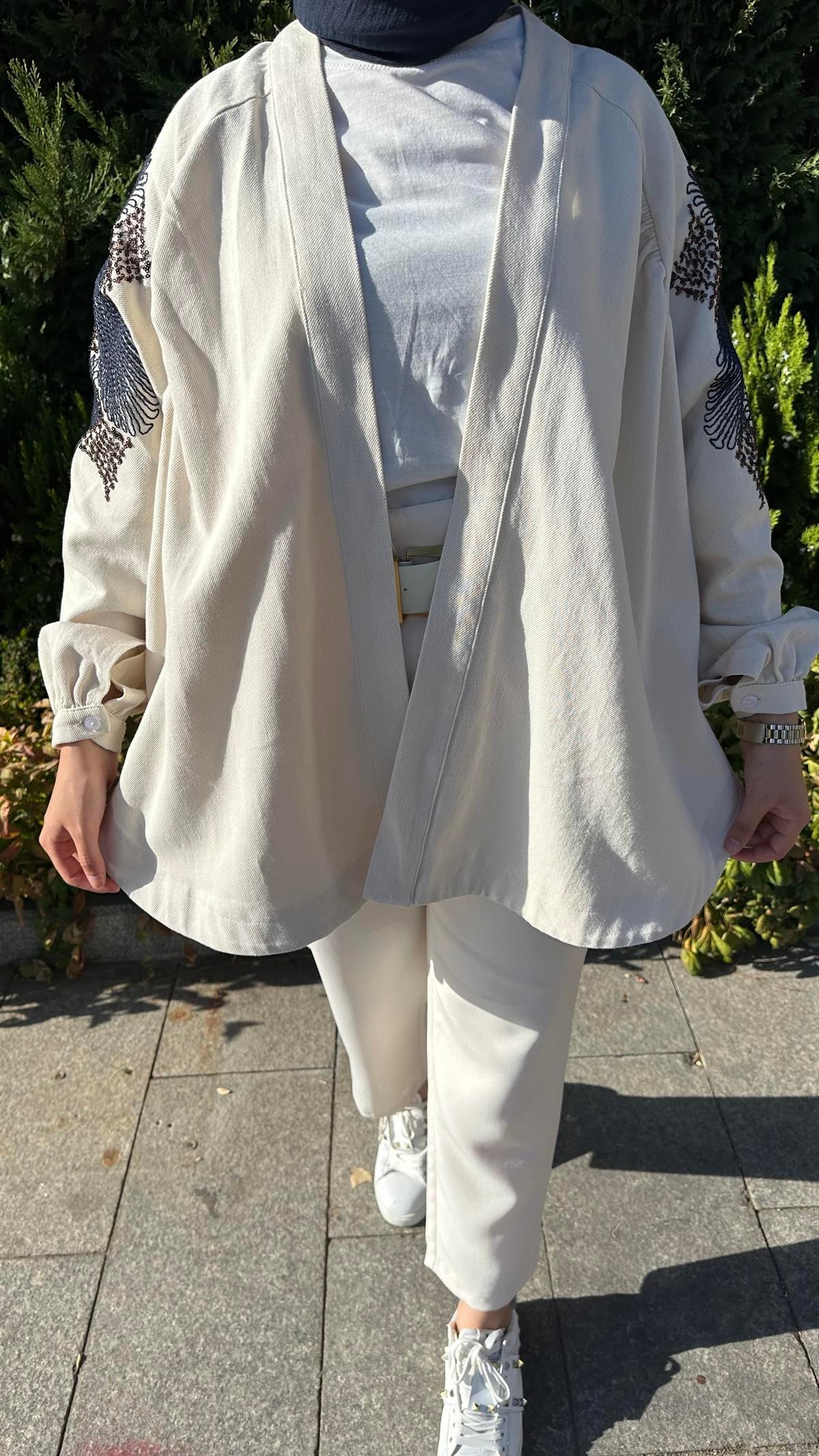Çiçek Nakışlı Keten Kimono Bej