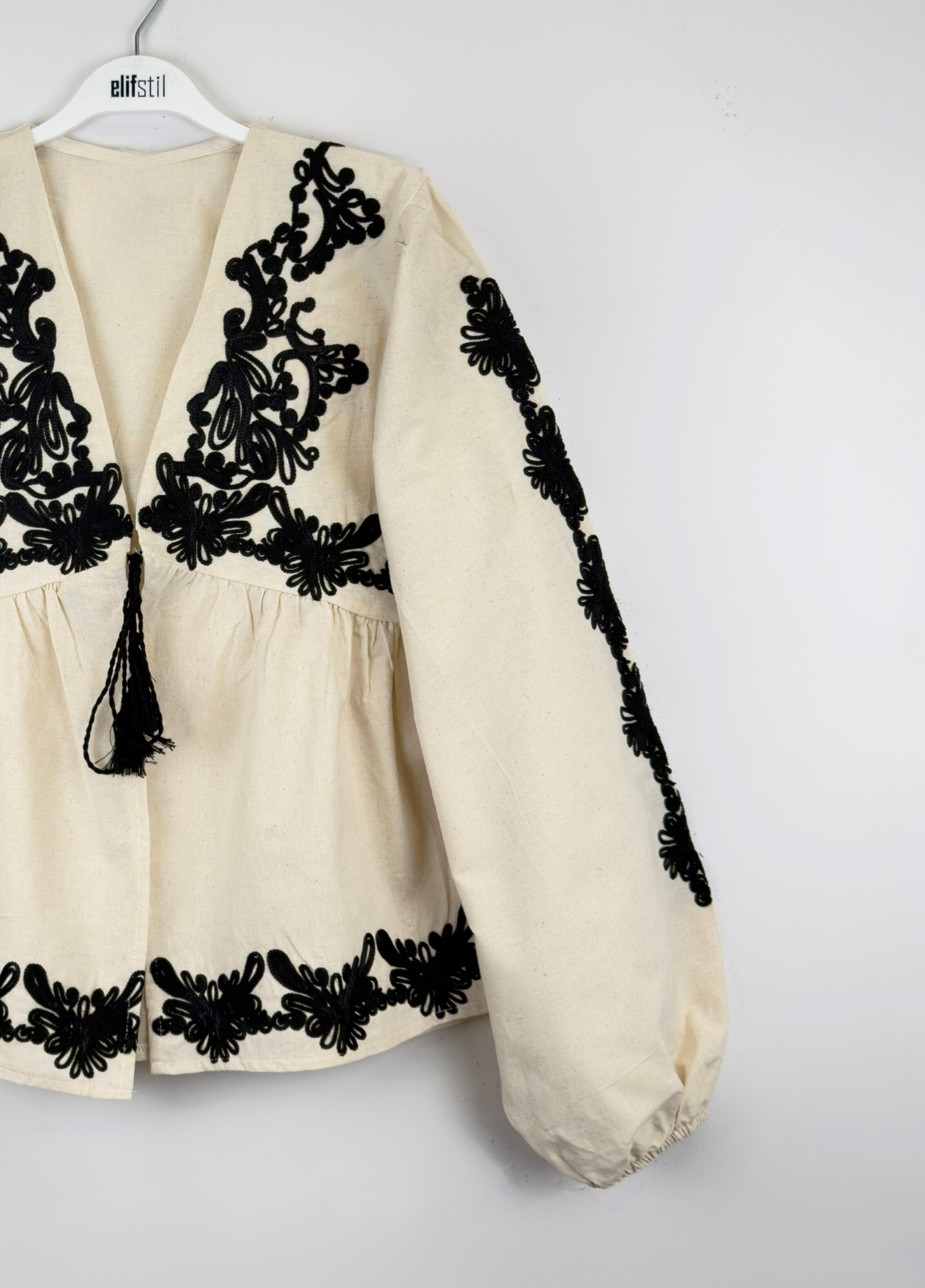 İşlemeli Bluz Bej