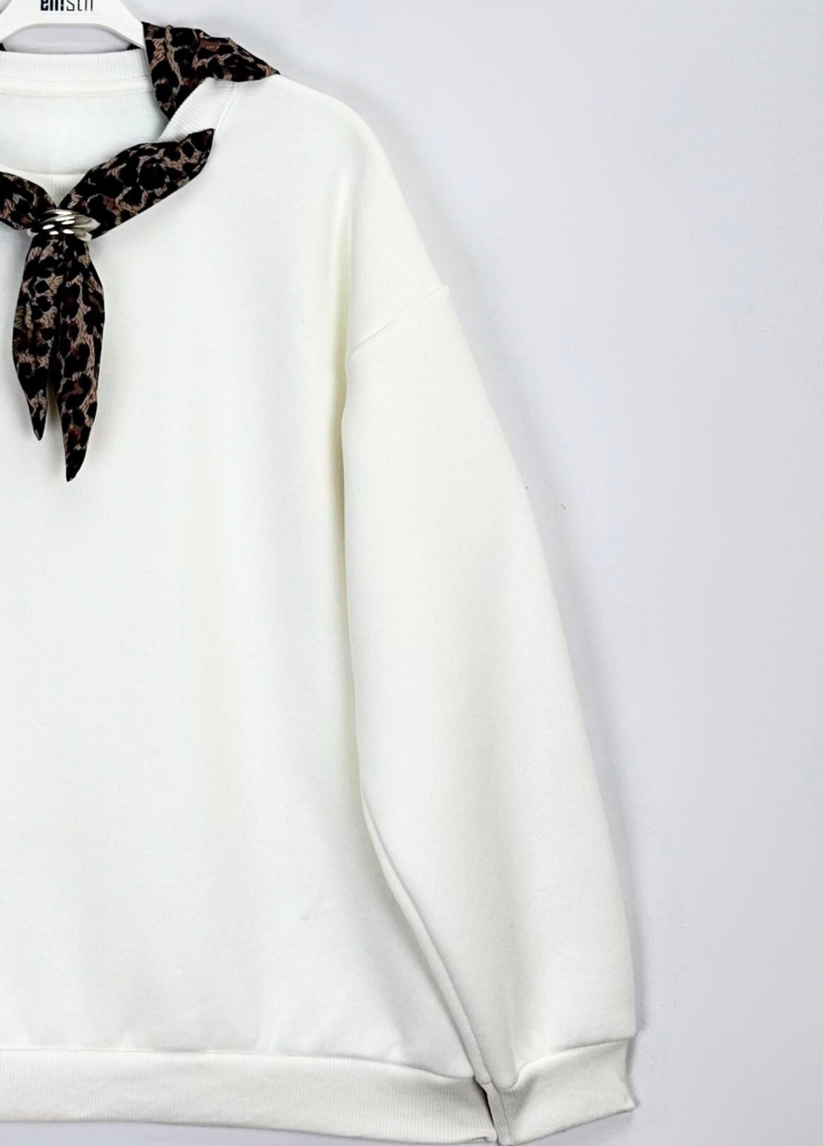 Leopar Desenli Fularlı Sweat Beyaz 
