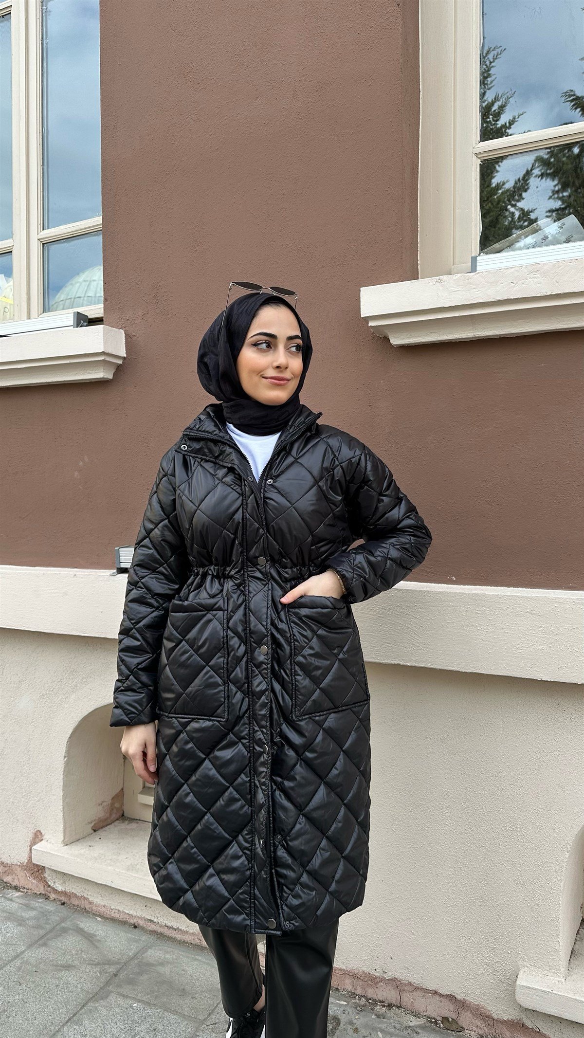 Parlak Kapitone Mont Siyah