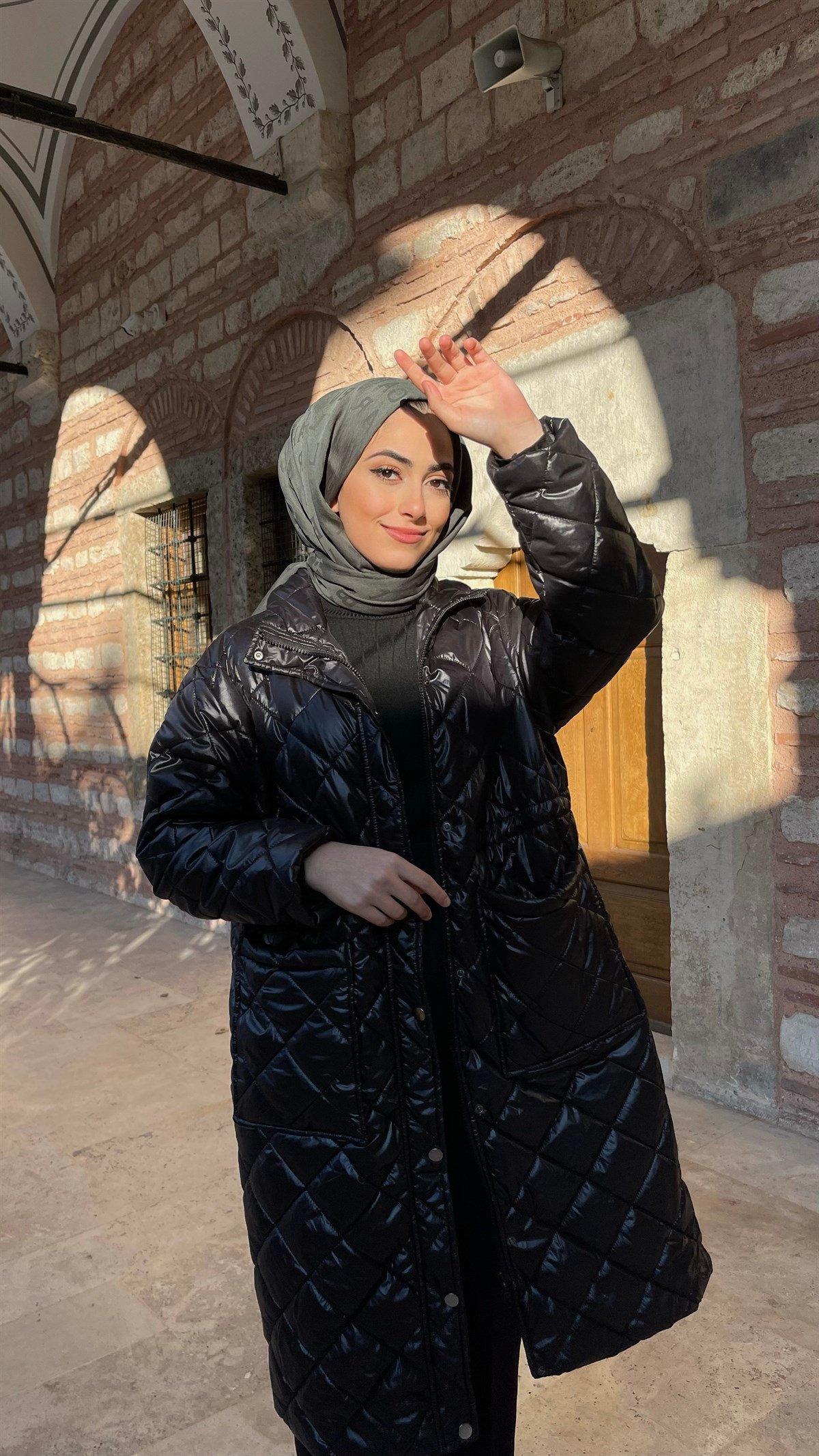 Parlak Kapitone Mont Siyah