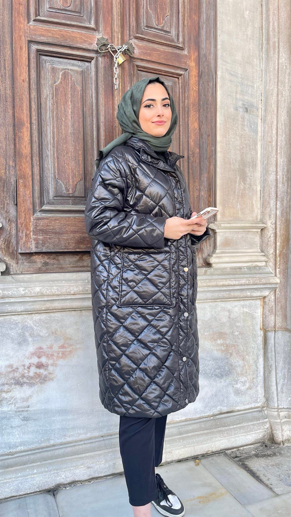 Parlak Kapitone Mont Siyah