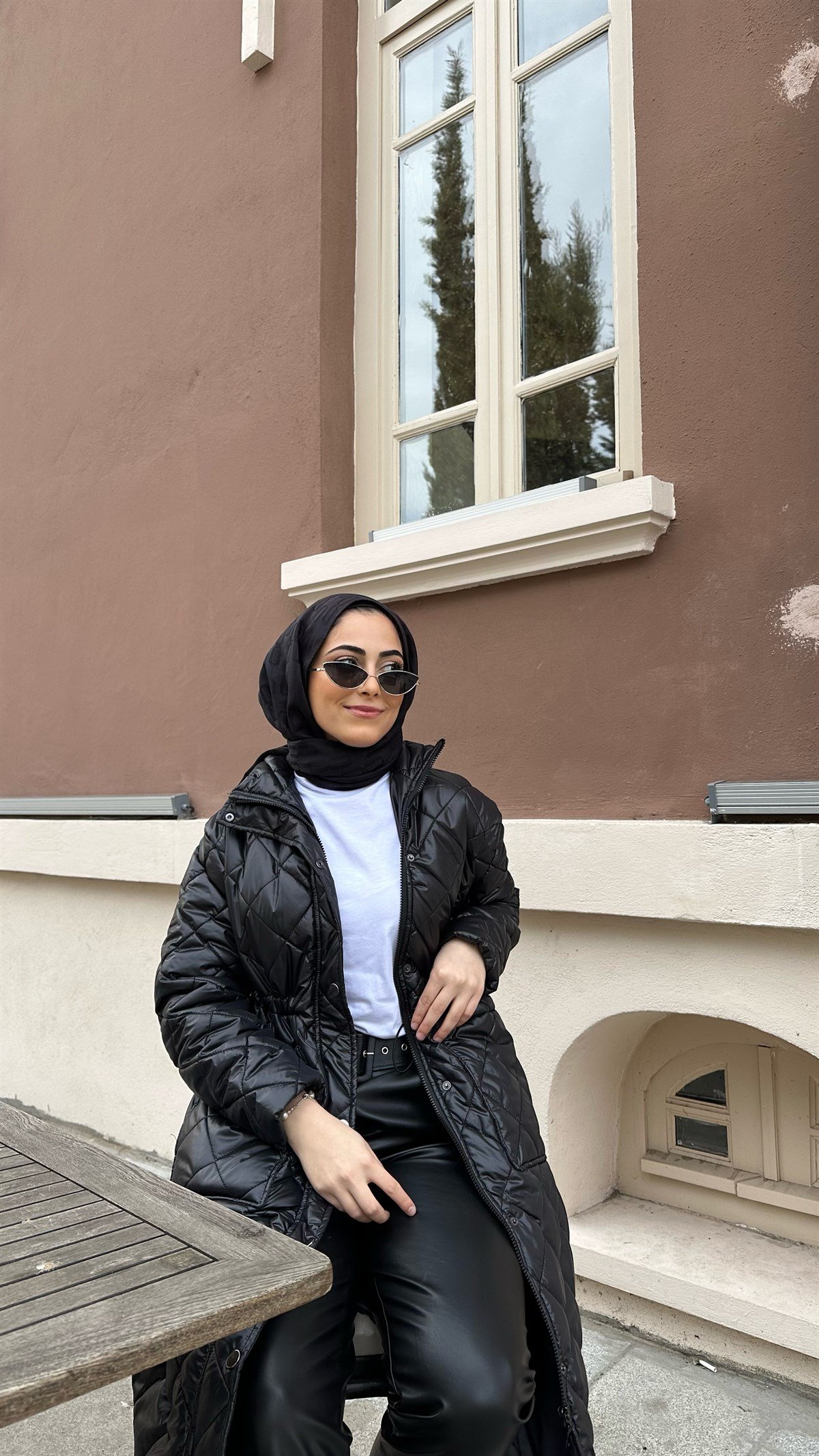 Parlak Kapitone Mont Siyah