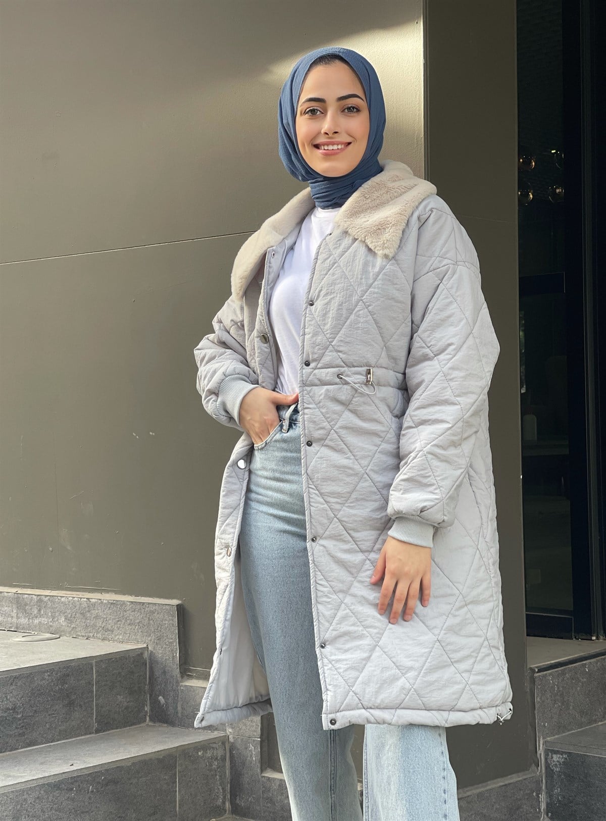 Yakası Kürklü Mont Gri