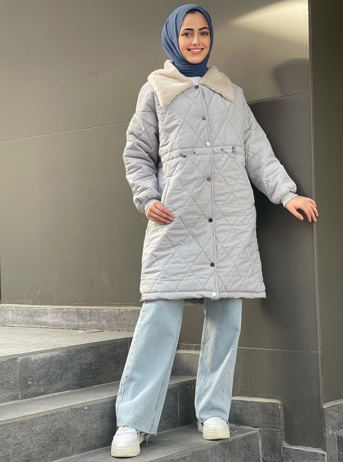 Yakası Kürklü Mont Gri