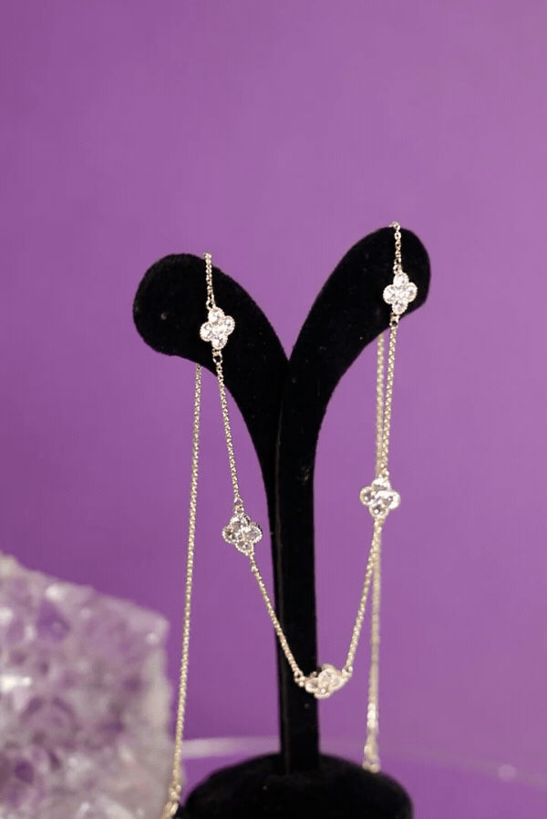 Gold Renk Çiçek Model Taşlı Minimal Kolye