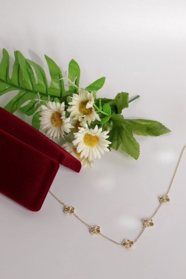 Gold Renk Küçük Yonca Model Kolye