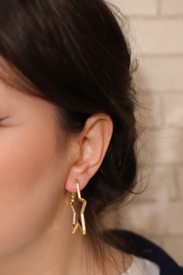 Gold Renk Yıldız Model Trend Seri Küpe