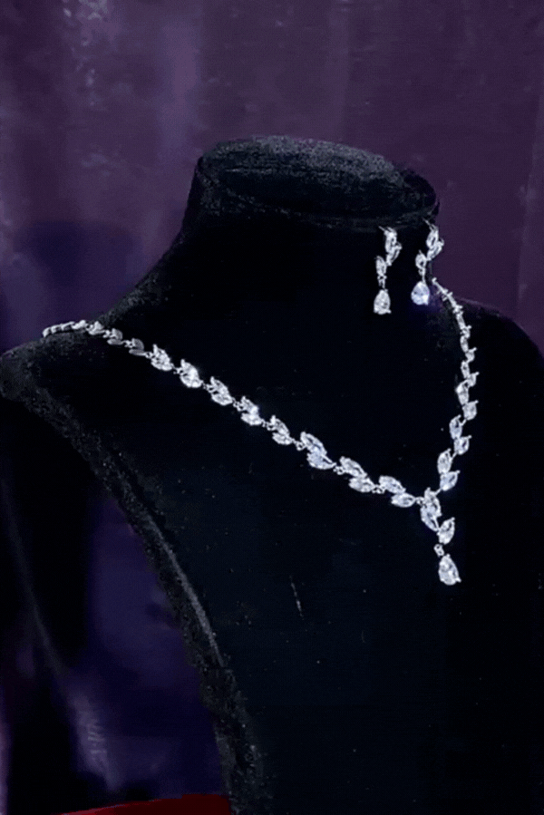 Yaprak Model Taşlı Takı Seti