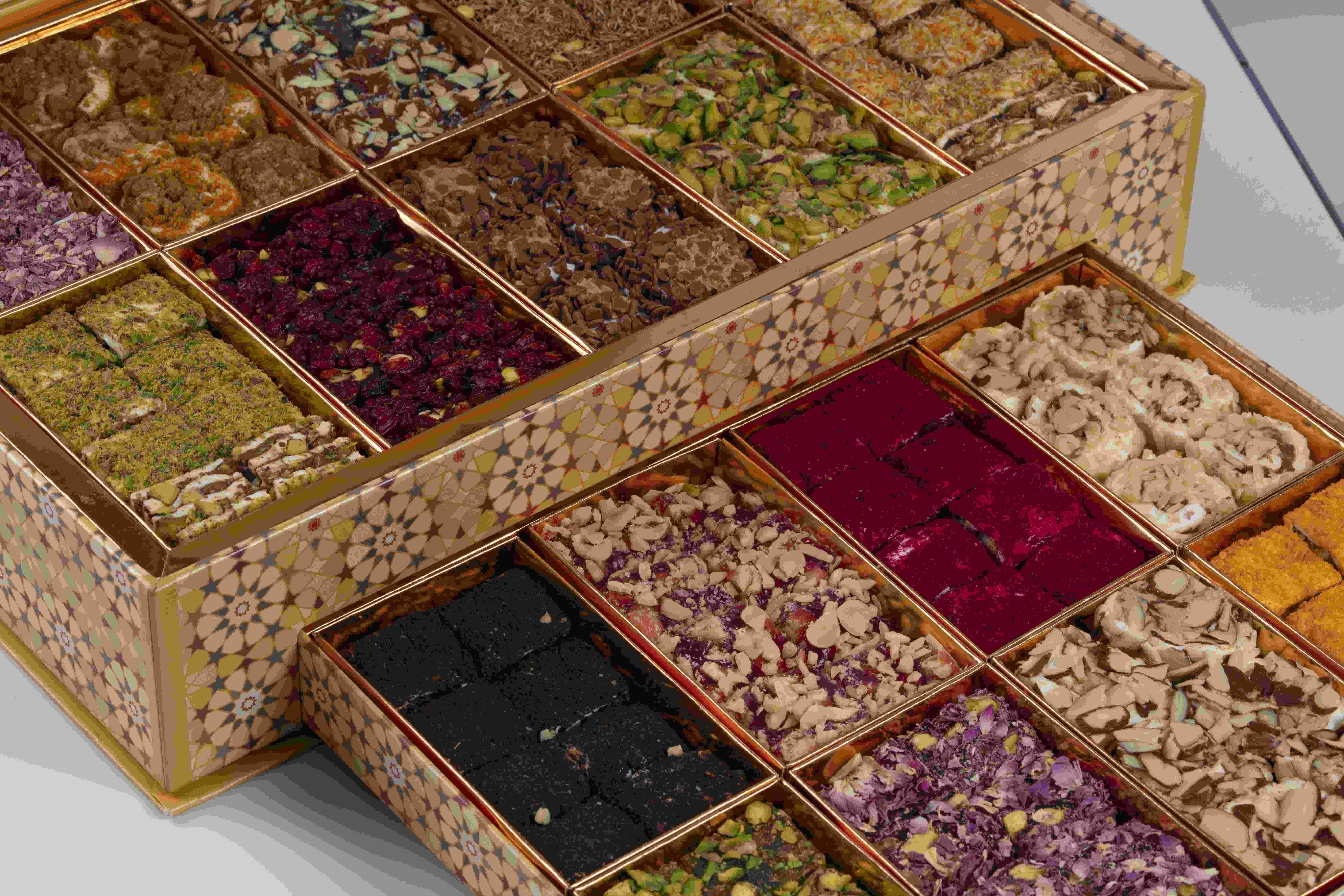 3200G 18 Bölmeli Artizan Kutu Karışık Lokum